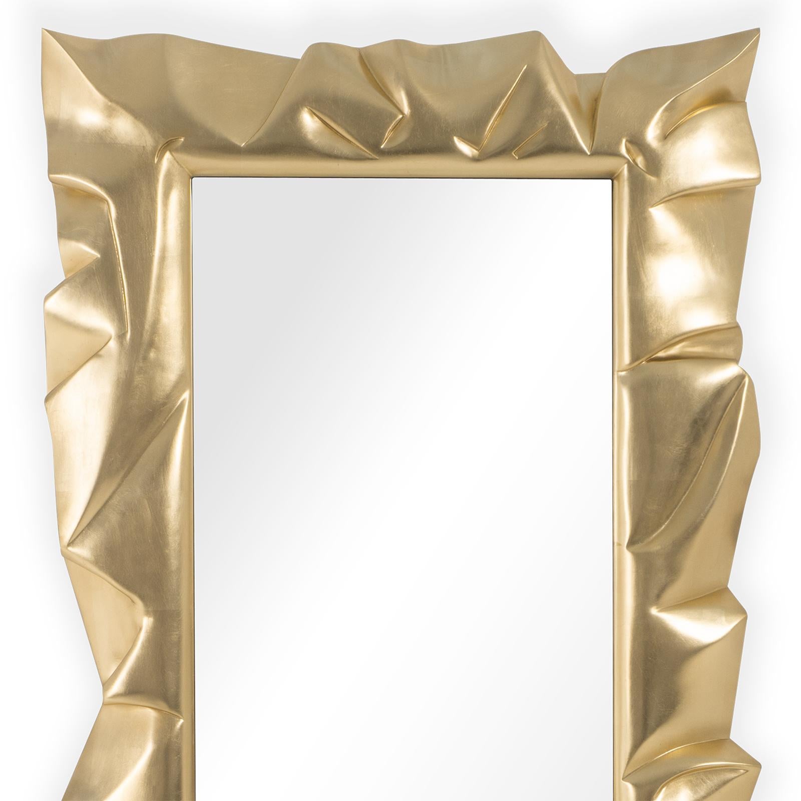 Armatura a specchio in foglia d'oro con solido intagliato a mano 
cornice in legno di mogano, dipinta a mano con oro 
vernice a foglia. Con vetro a specchio e bordi lucidi.
Disponibile anche con finitura tabacco, nero satinato o
bianco satinato o