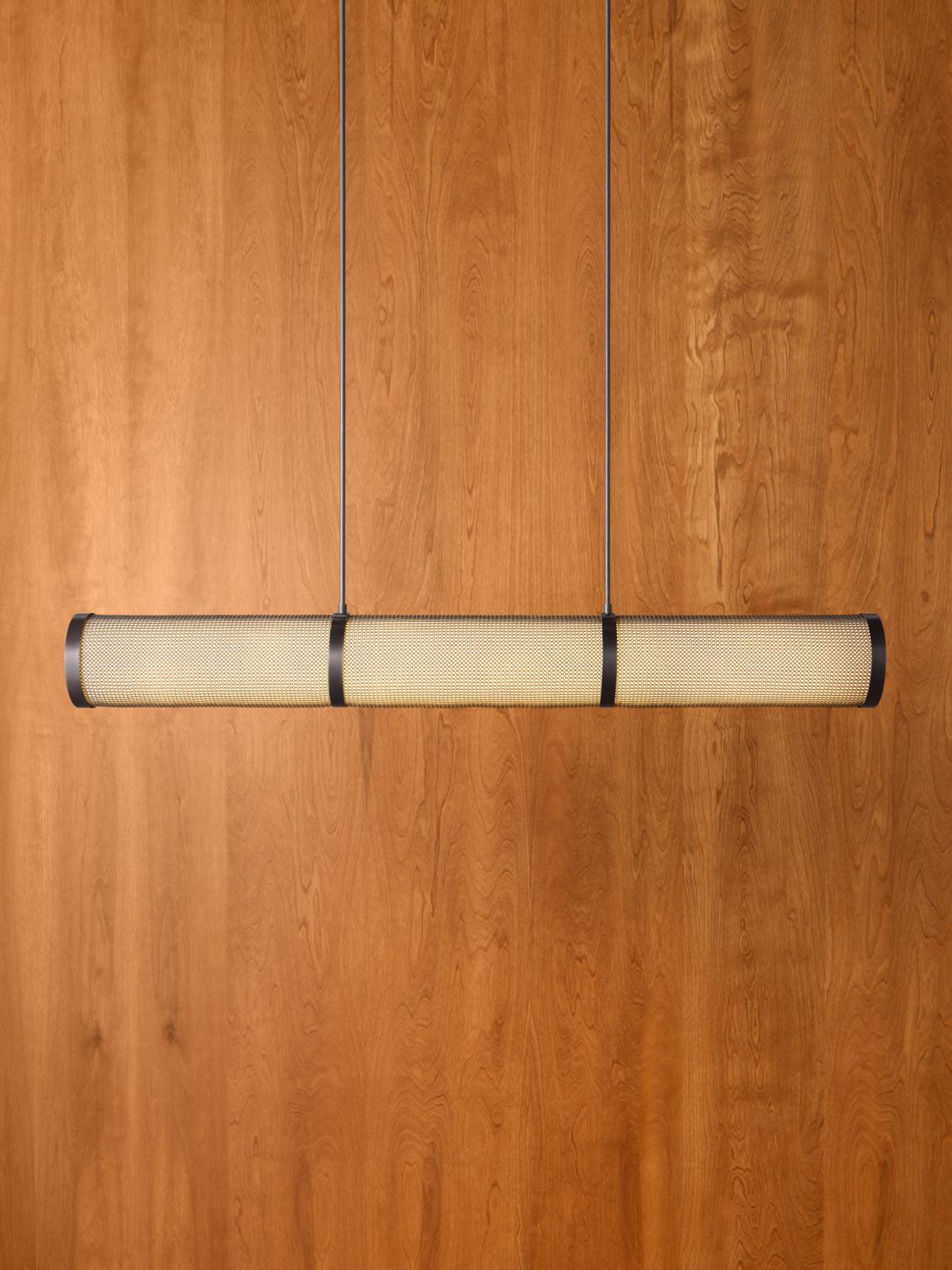 The Armor Linear features a linen shade cloaked with chainmail, creating a layered interplay of texture and diffused light.

Available in two sizes, Small (6.75