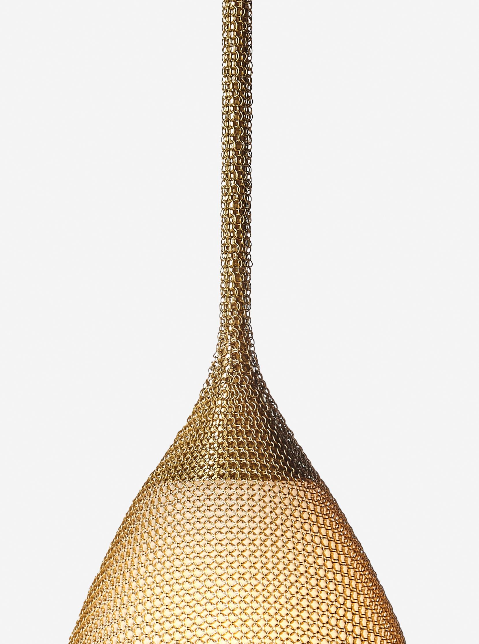 Konekt, grande lampe à suspension armure en laiton satiné  Neuf - En vente à New York, NY