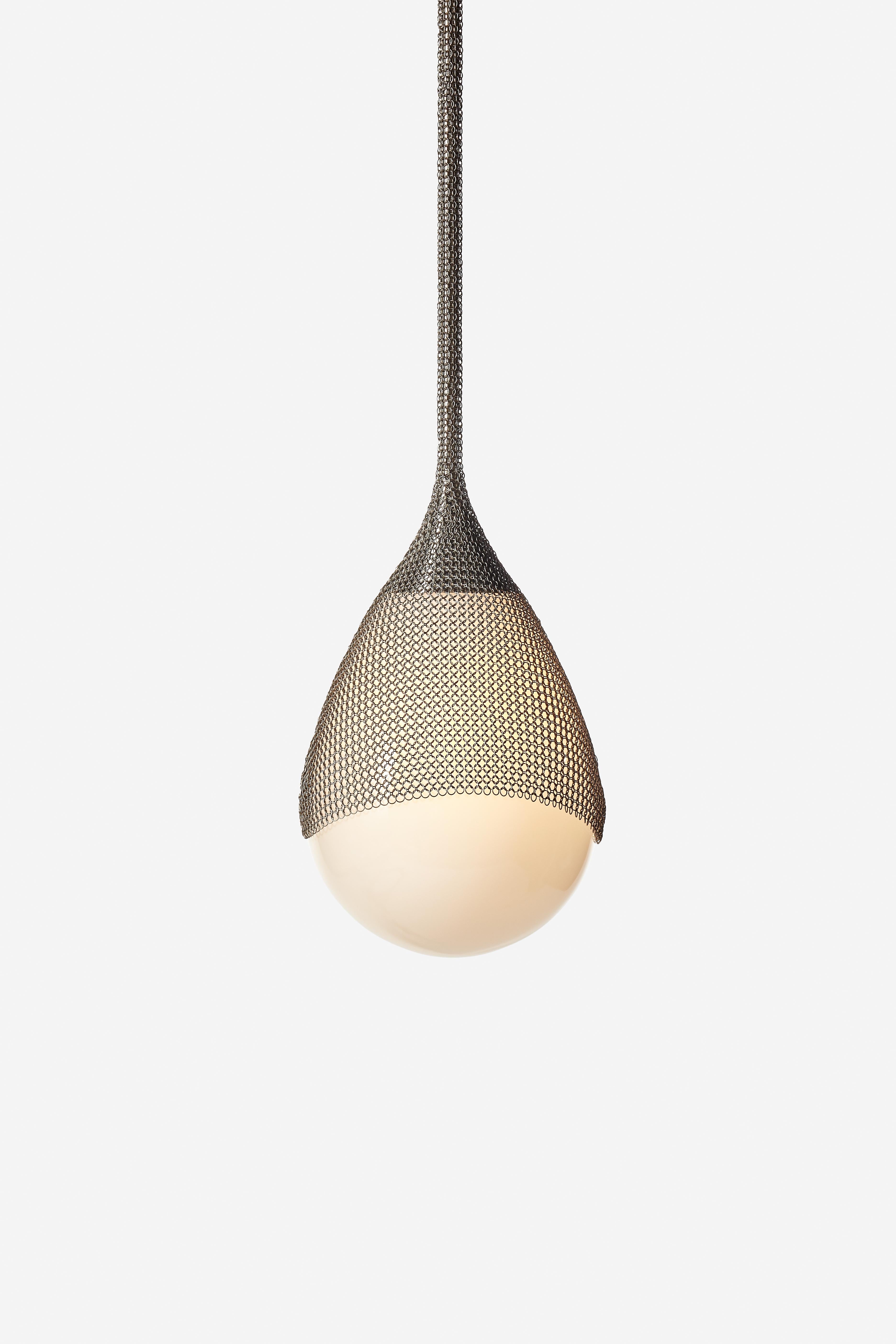 Konekt Ciondolo Armor grande a 3 grappoli in ottone satinato in vendita 4