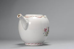 Armorial Chinese Porcelain Large Teapot Chine de Commande Qianlong, 18th Cen