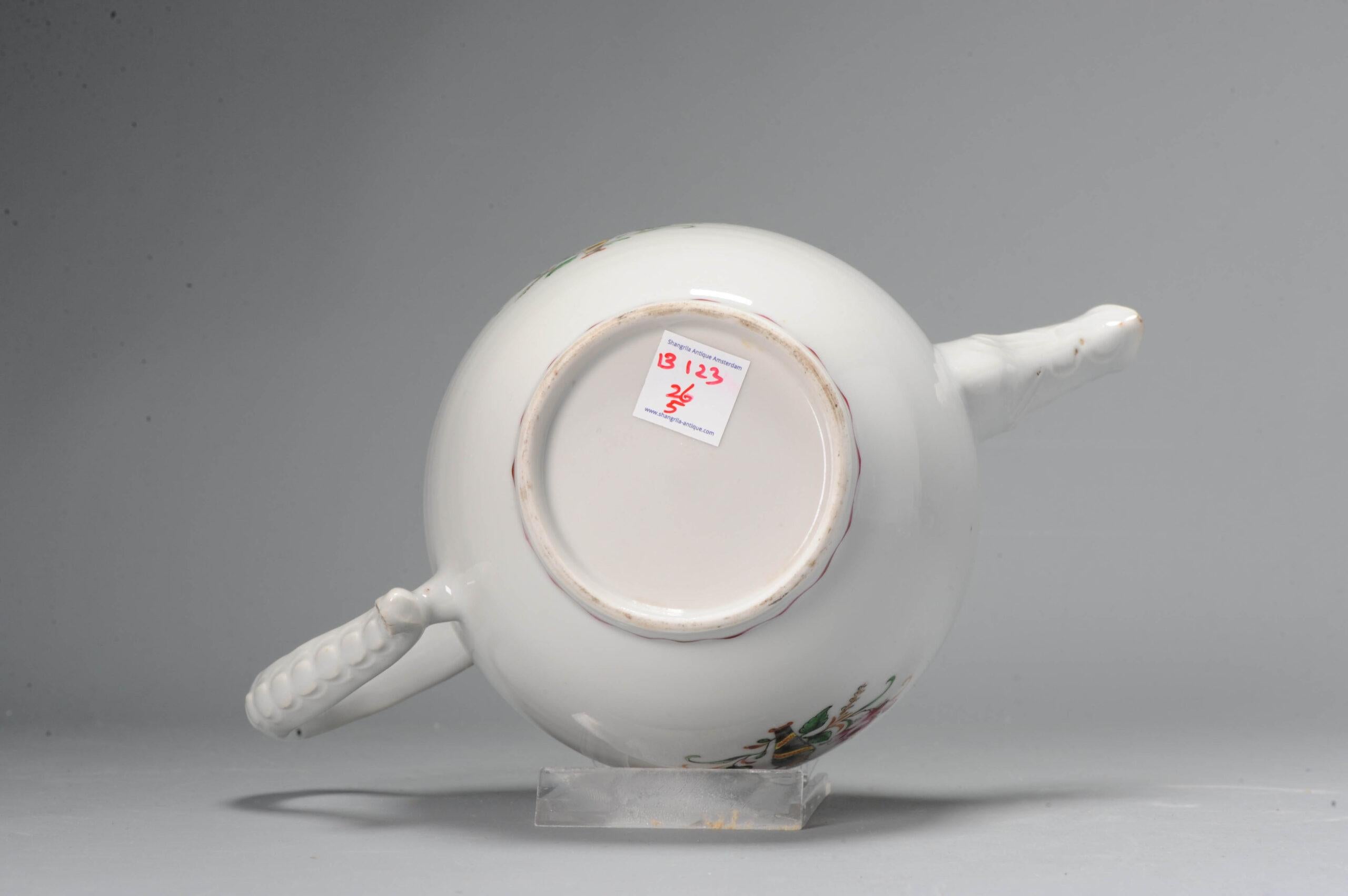 18th Century and Earlier Armorial Chinese Porcelain Large Teapot Chine de Commande Qianlong, 18th Cen For Sale