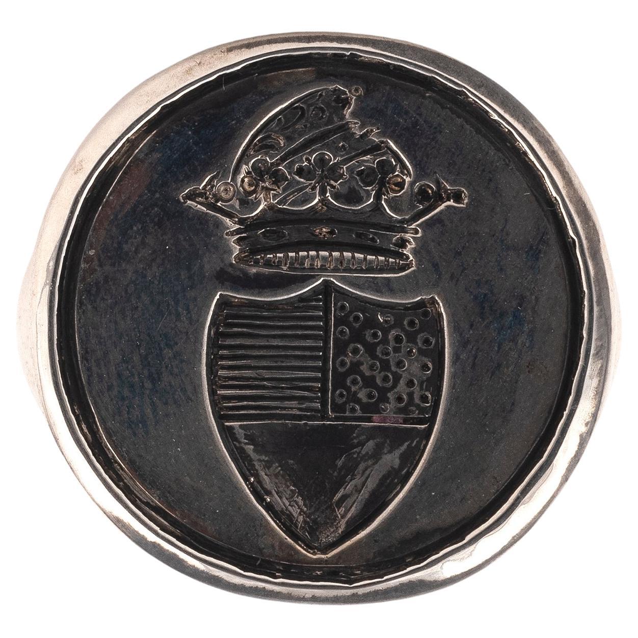 Grabado con el escudo en una banda lisa. Talla 9
Tamaño superior 22 m de diámetro
Peso: 25gr

