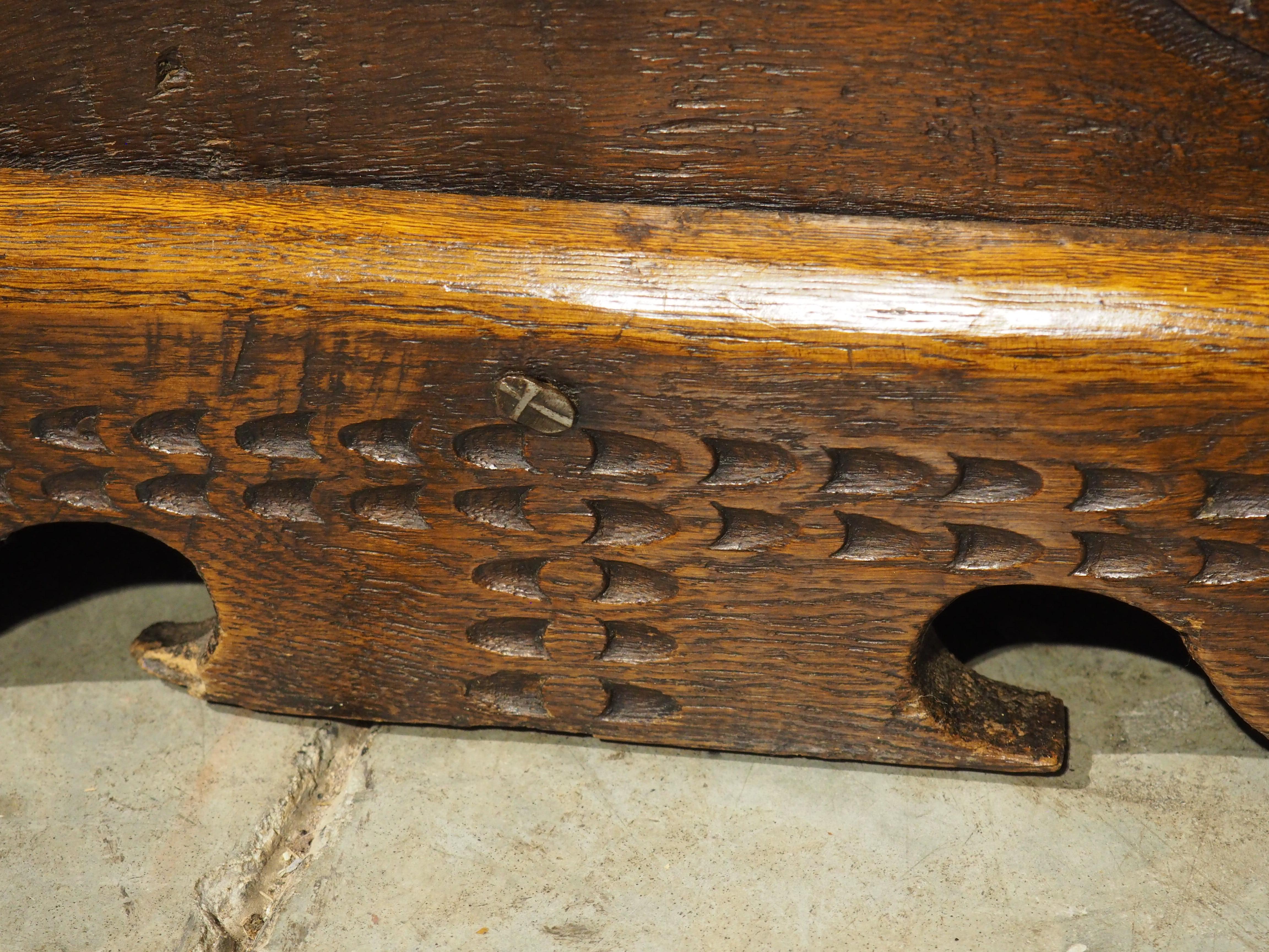 Wappensarg aus massiver Eiche aus Frankreich, um 1680 im Angebot 2