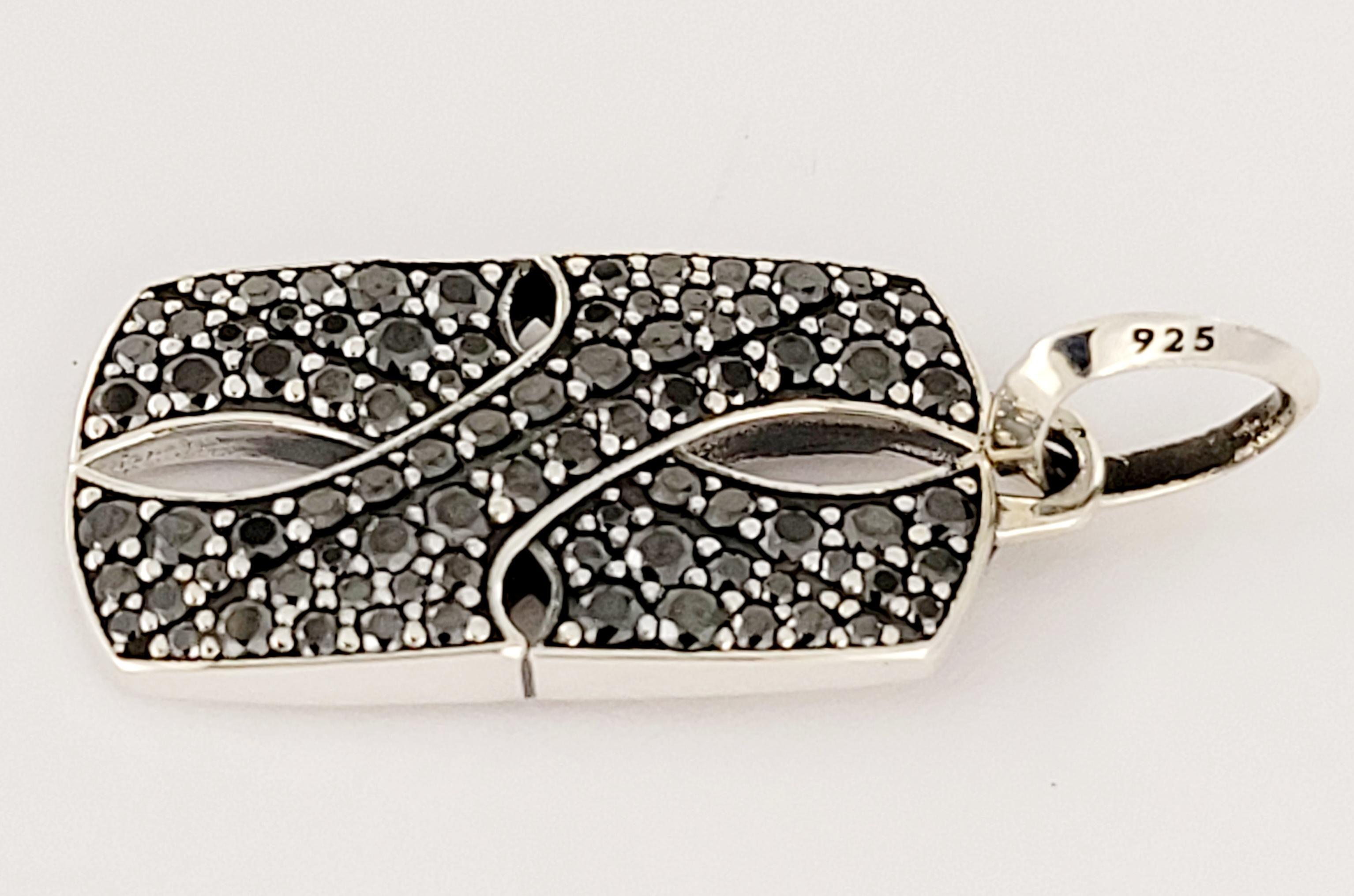 Taglio rotondo Armory Collection per uomo Armory Tag in argento sterling con diamanti neri in vendita