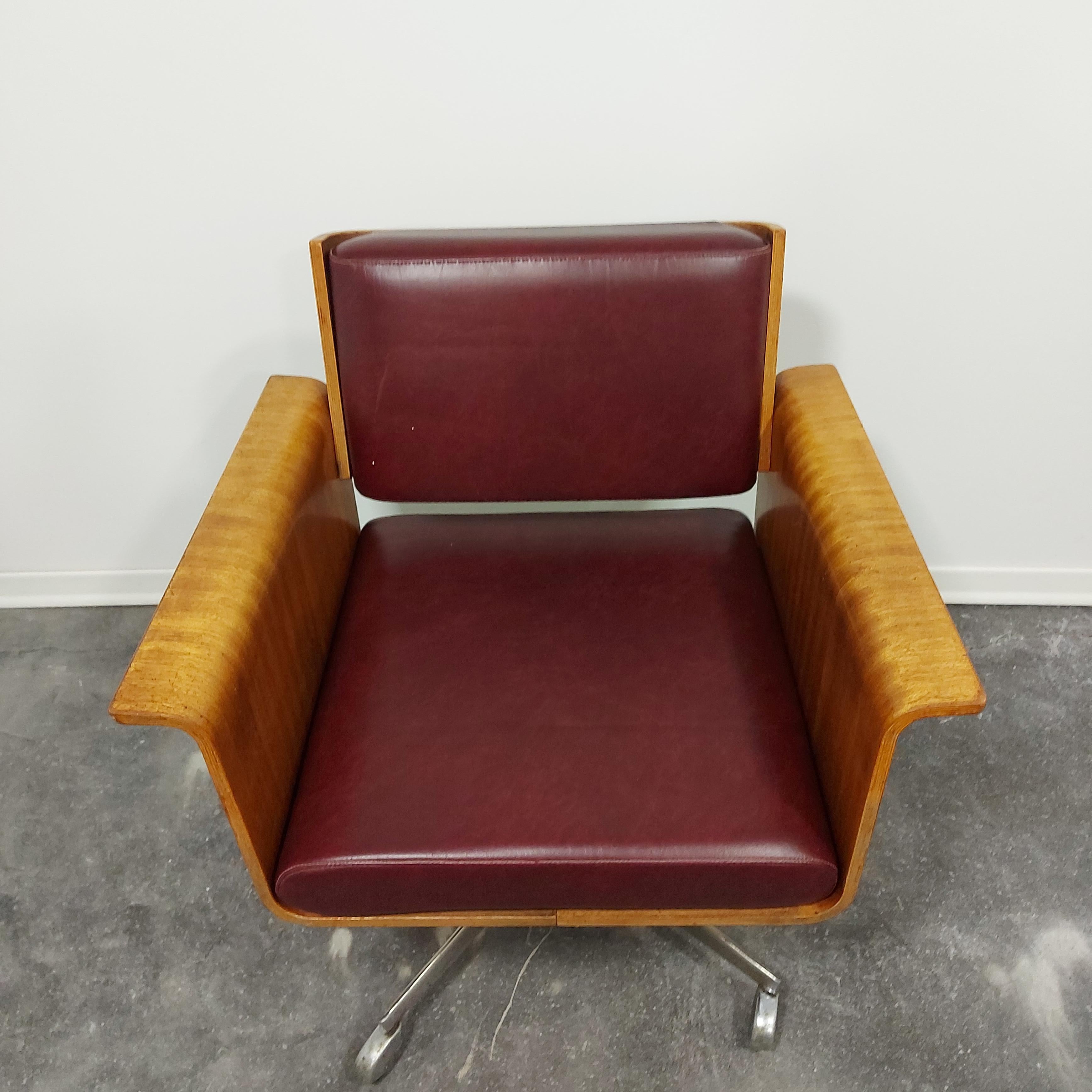 Mid-Century Modern Armrest Chair 1970s For Sale