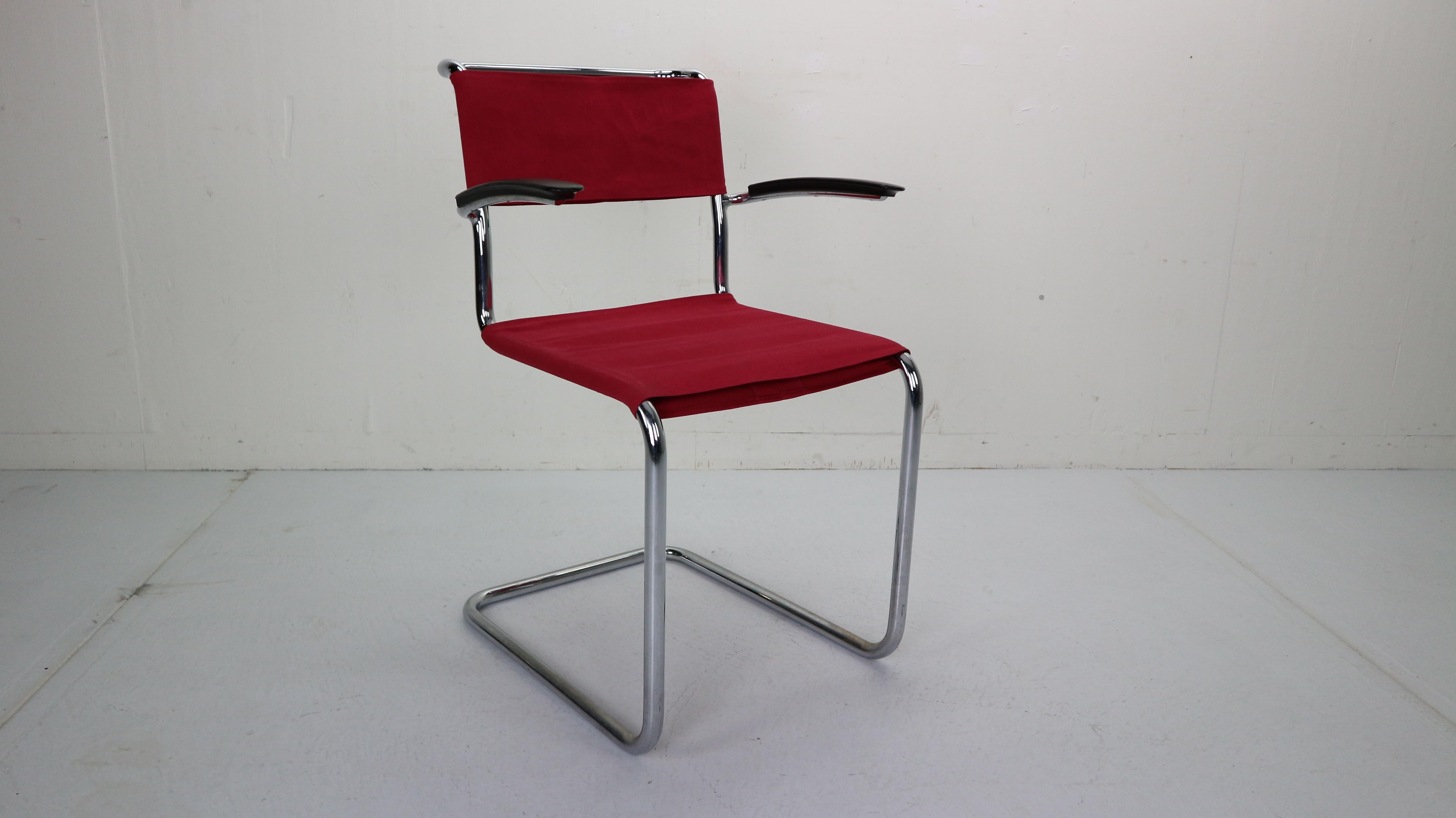 Minimalistic Dutch design chair designed by W.H. Gispen for Gispen Culemborg manufactured in 1930's, Netherlands.
Model number- 204.
Beautiful tubular chair with bakelite armrests and has been newly upholstered with red colour canvas fabric. Thuis