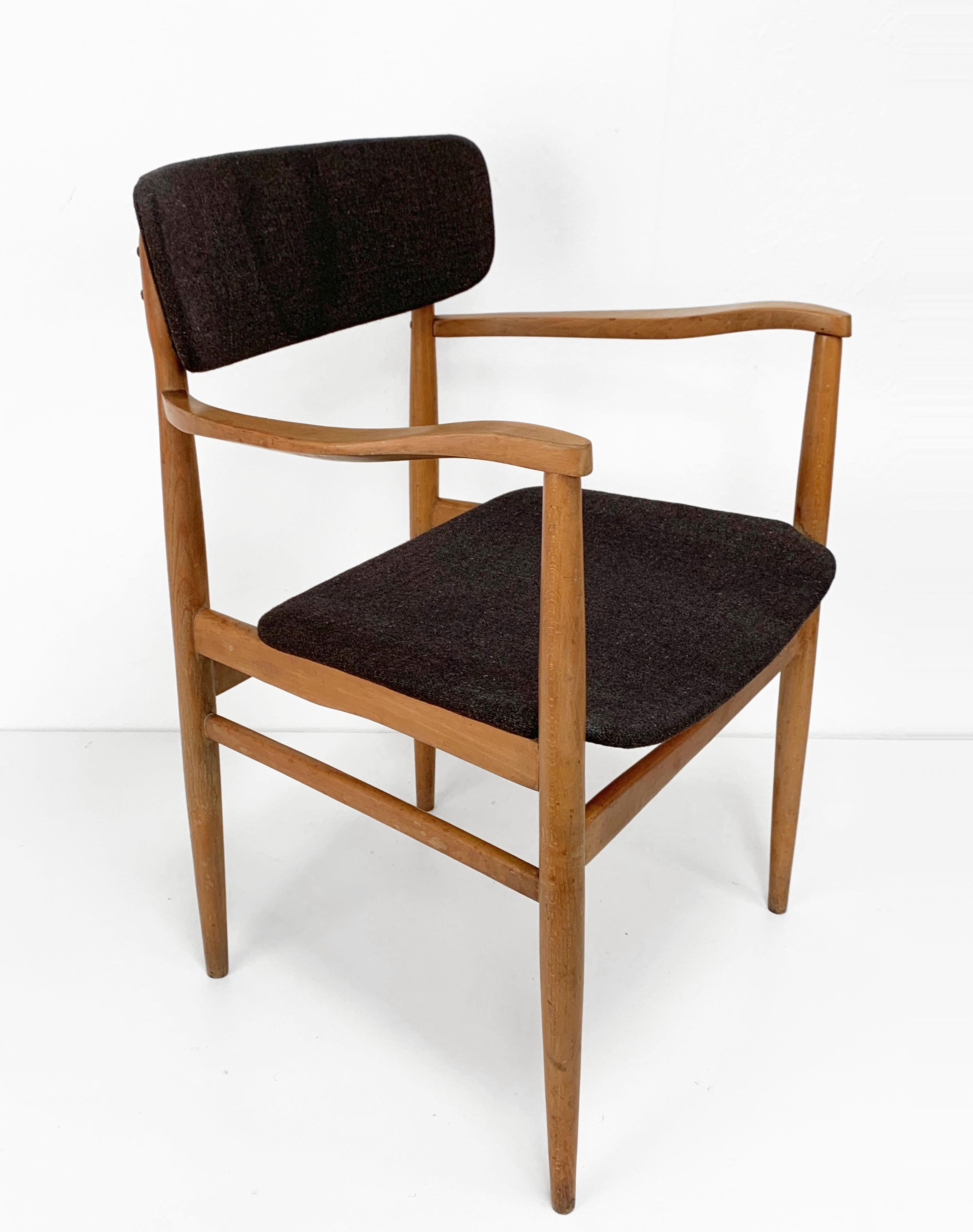Mid-Century Modern Armrest Chair in the Manner of Finn Juhl, Wood and fabric, Armchair Scandinavian For Sale