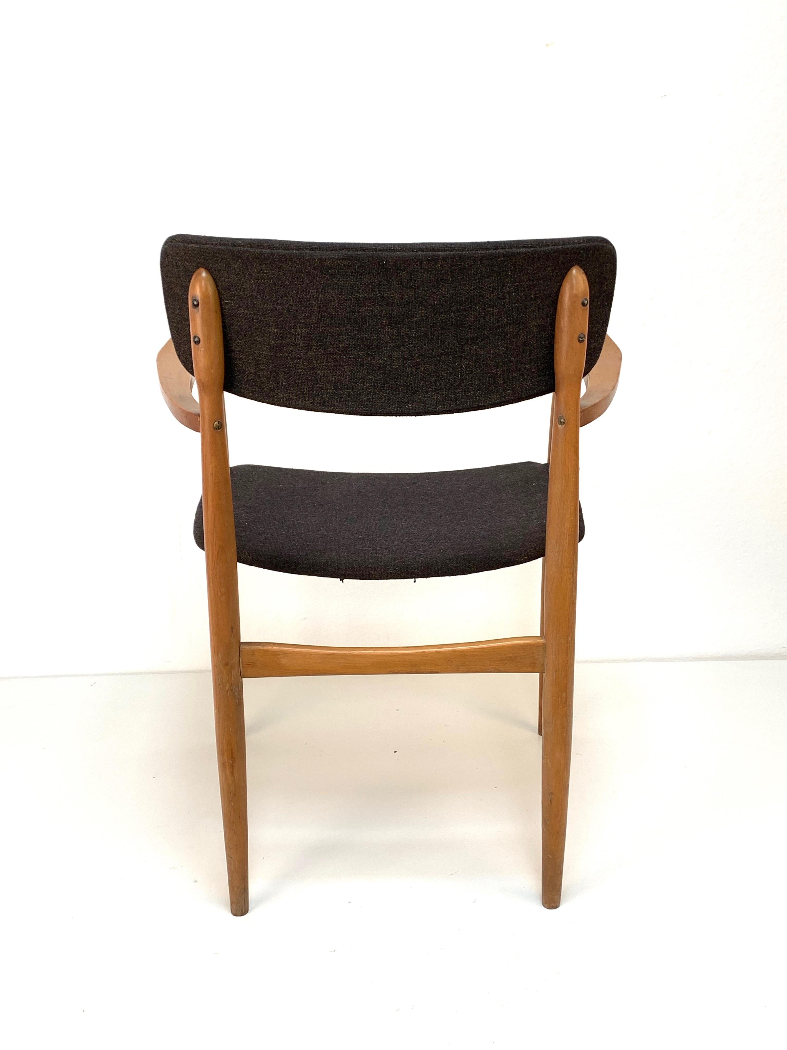 Armrest Chair in the Manner of Finn Juhl, Wood and fabric, Armchair Scandinavian For Sale 3