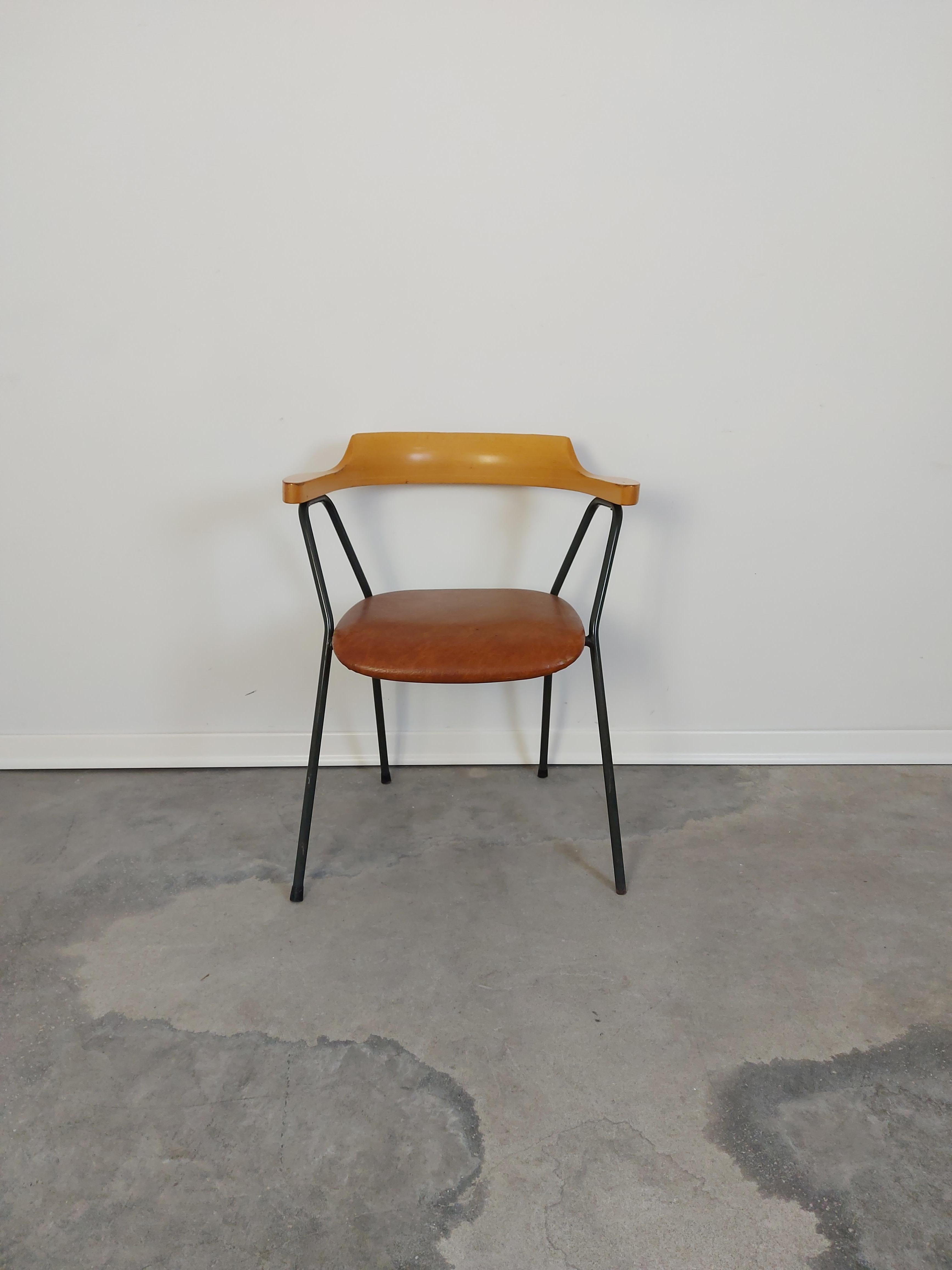 Armrest chair Model 4455 designed by Niko Kralj for Stol Kamnik in 50s. Some signs of use.

Pure minimalism finds its place in every interior. 

It multi folds and has curved beech back with black metal structure.

This chair was produced in