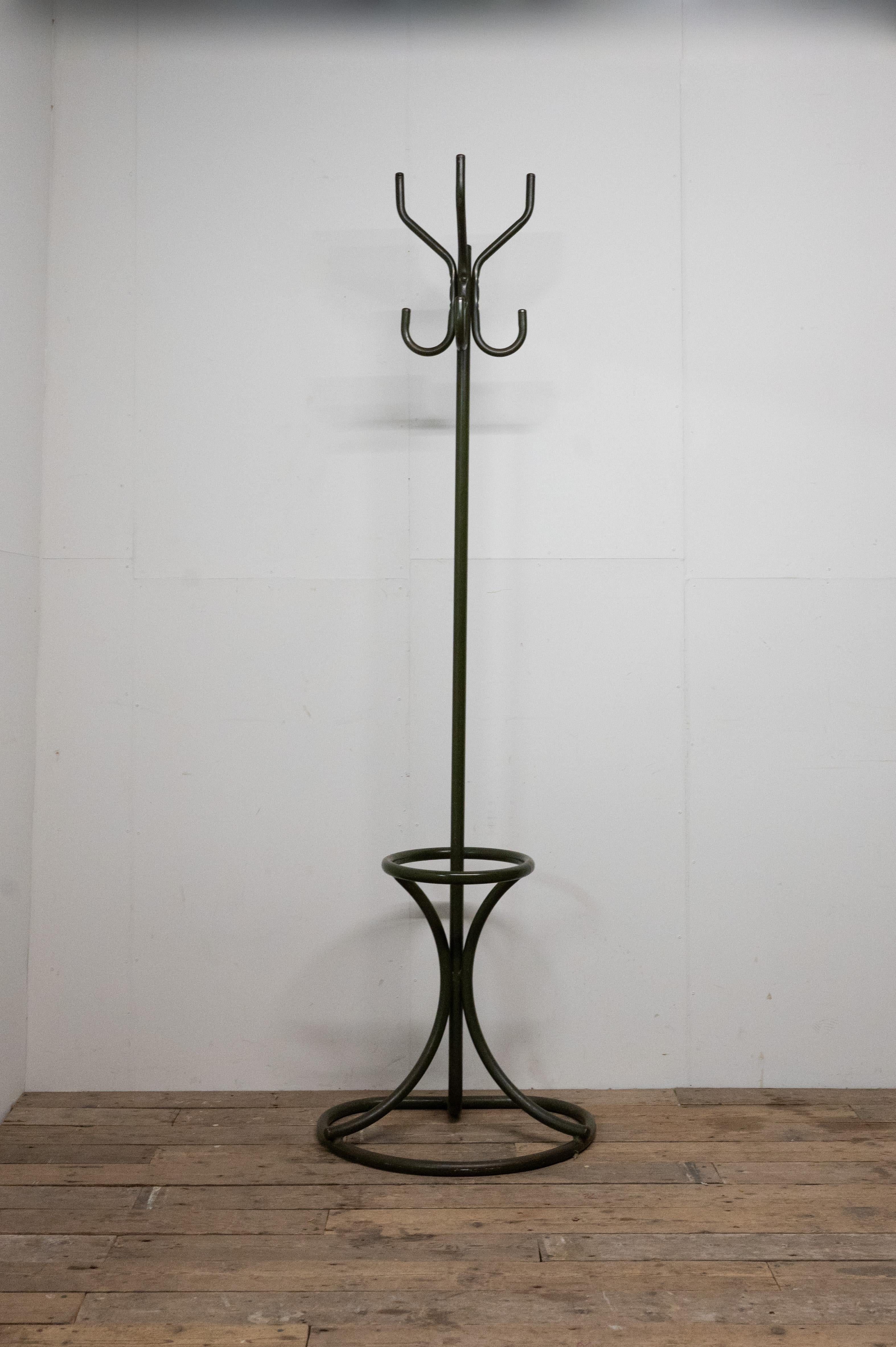 Organise your entryway with rugged elegance using this Army Green Industrial Metal Coat Stand, designed with a practical and space-saving flat-to-wall concept.
Crafted with a robust and industrial aesthetic, this coat stand boasts a utilitarian