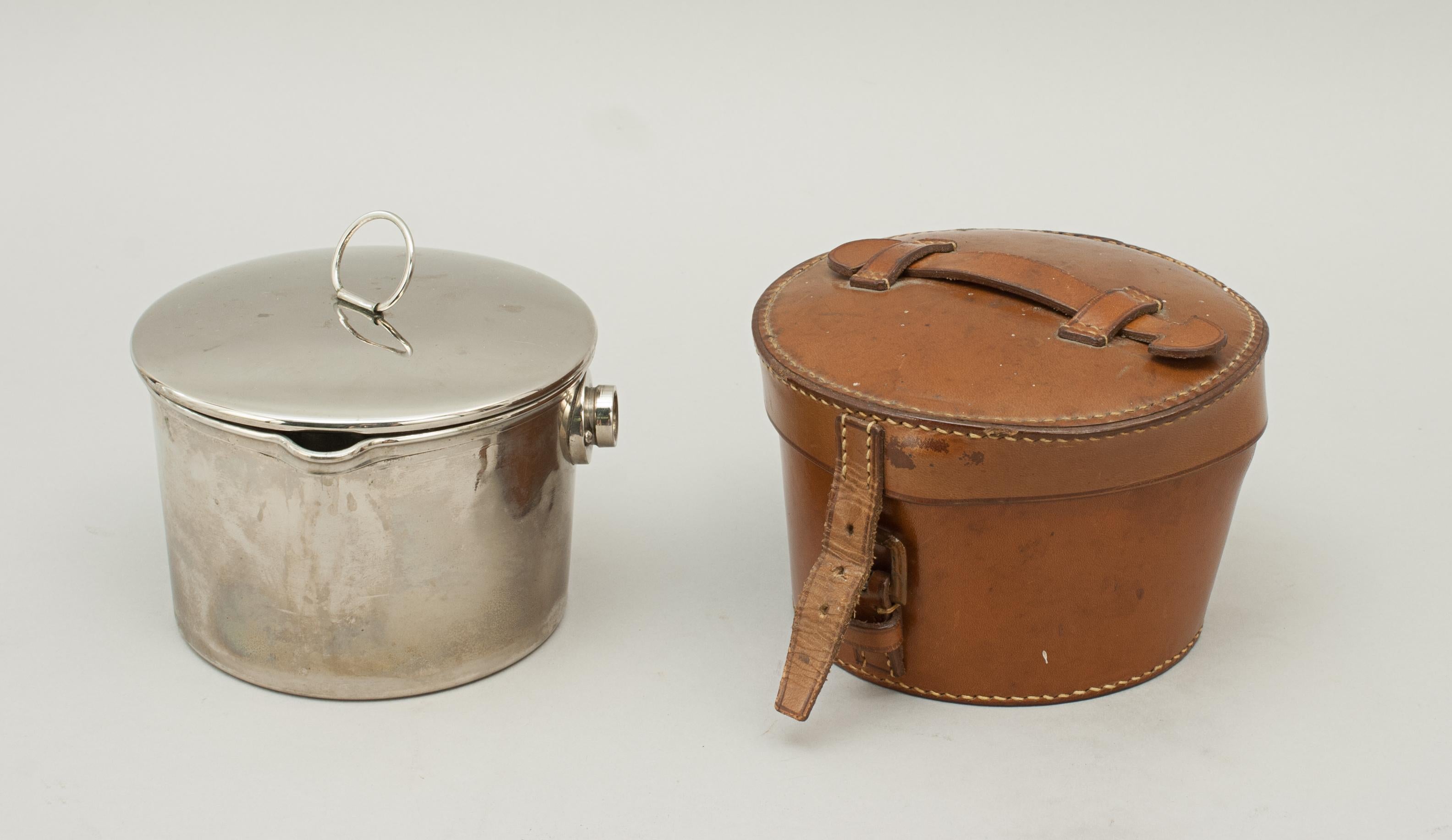 Army & Navy Campaign Spirit Stove in Leather Case with Sauce Pan In Good Condition In Oxfordshire, GB