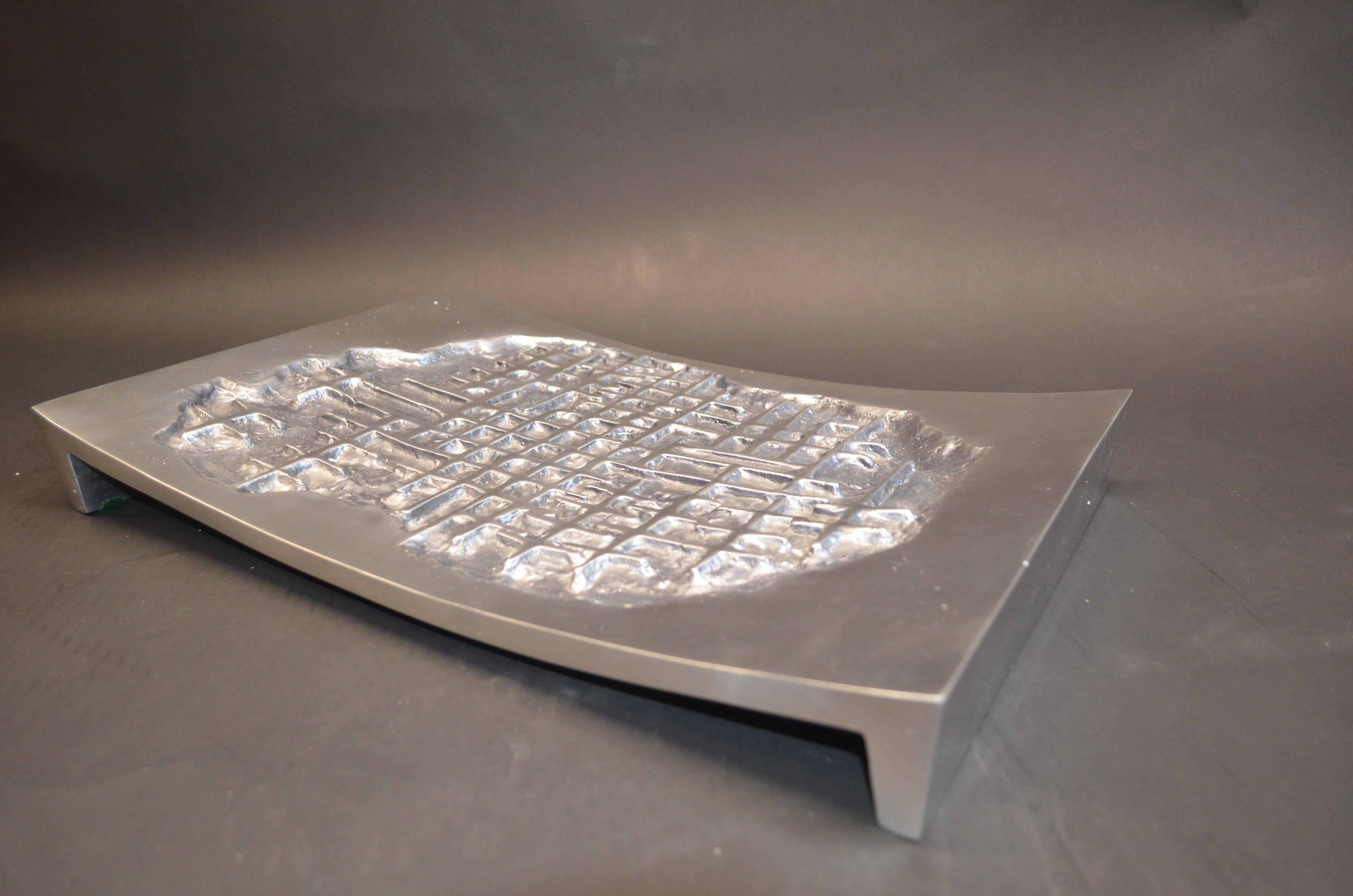 Arnaldo Gamba Cast Aluminium Decorative Tray In New Condition For Sale In Stratford, CT