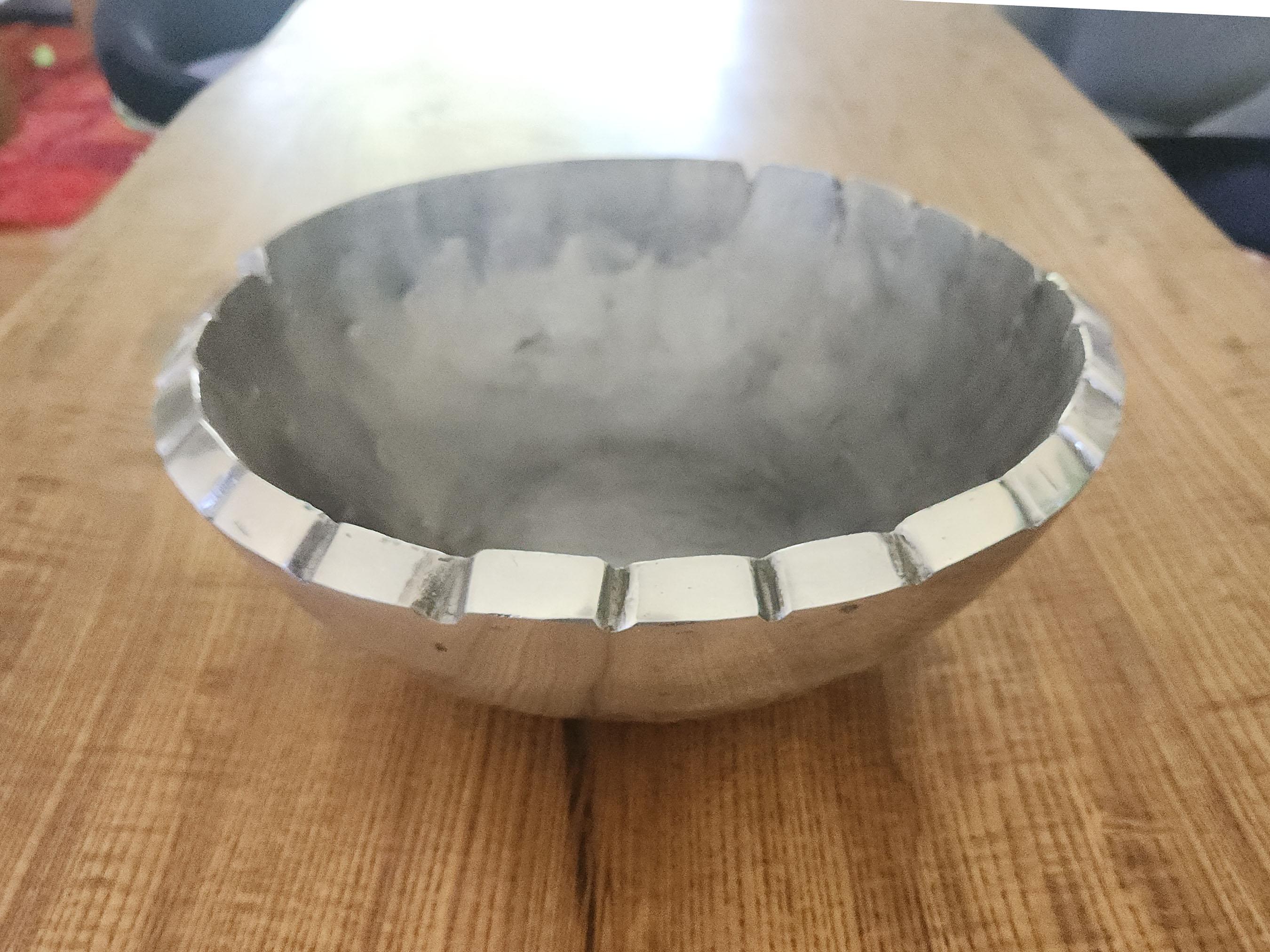 Arnaldo Gamba – Schale aus Aluminiumguss, Italien 2004 im Zustand „Neu“ im Angebot in Stratford, CT