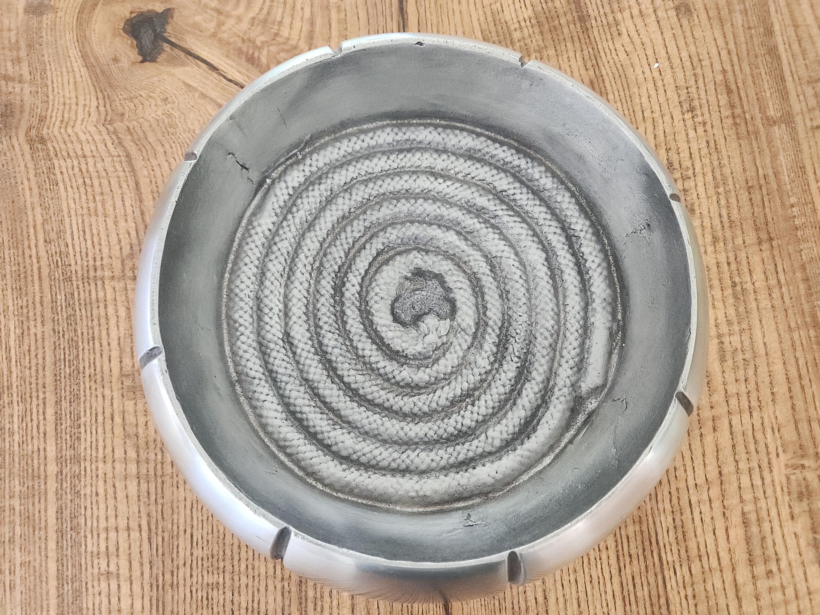 Arnaldo Gamba – Schale aus Aluminiumguss, limitierte Auflage, Italien 2004 (21. Jahrhundert und zeitgenössisch) im Angebot