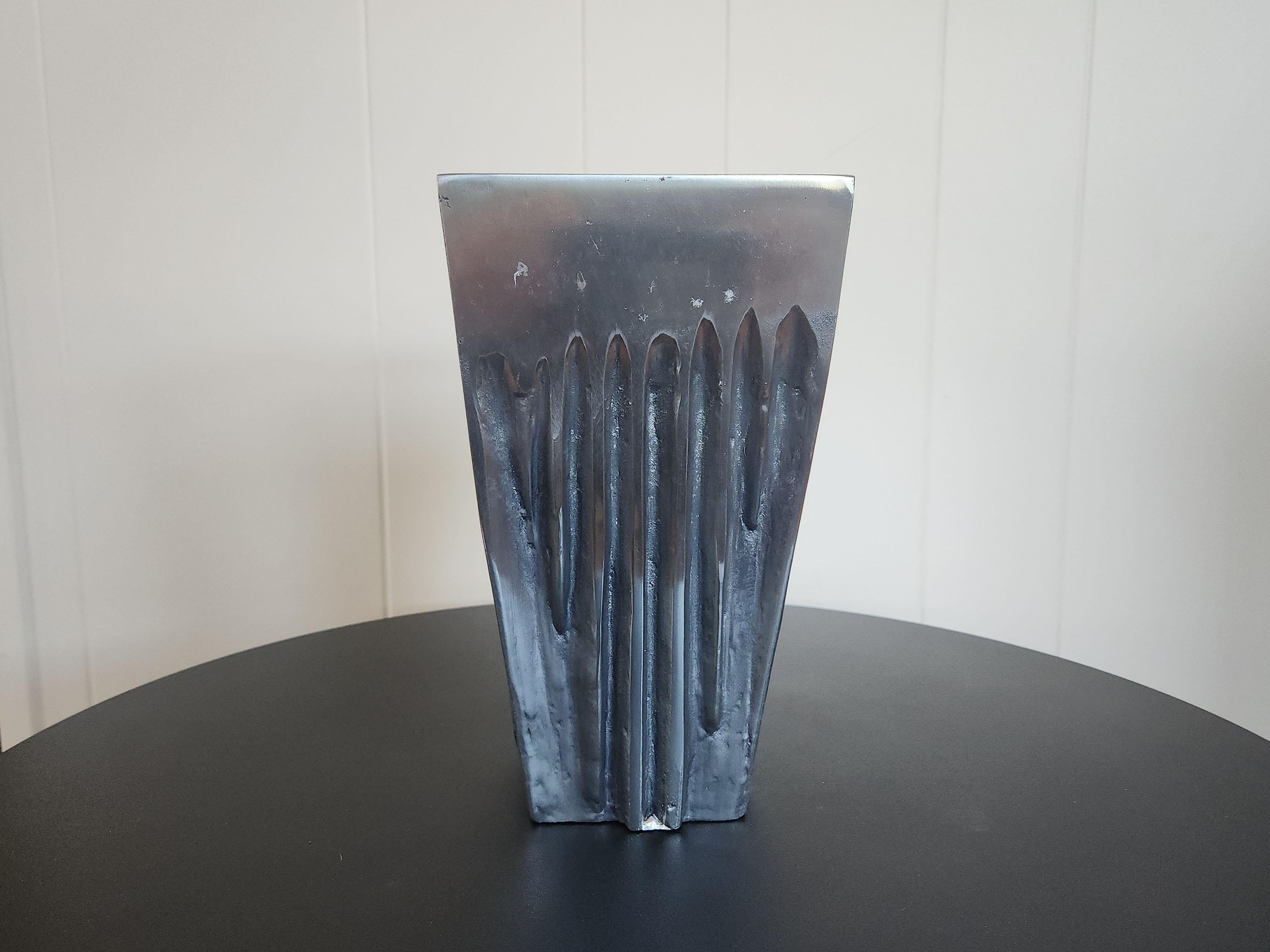 Arnaldo Gamba – Vase aus Aluminiumguss, Italien 2004 (Gegossen) im Angebot