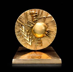 Arnaldo Pomodoro (1926–2025) - Disco per BSI - Gilded bronze sculpture - 1995