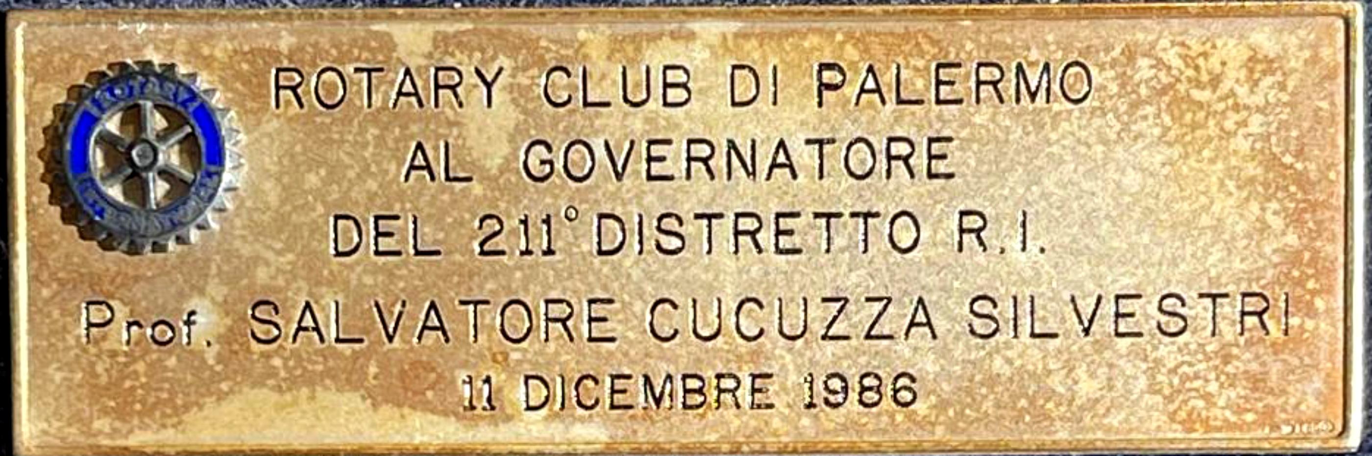 Plaque en bronze en édition limitée (Placca), enregistrée par la Fondation Pomodoro - Sculpture de Arnaldo Pomodoro