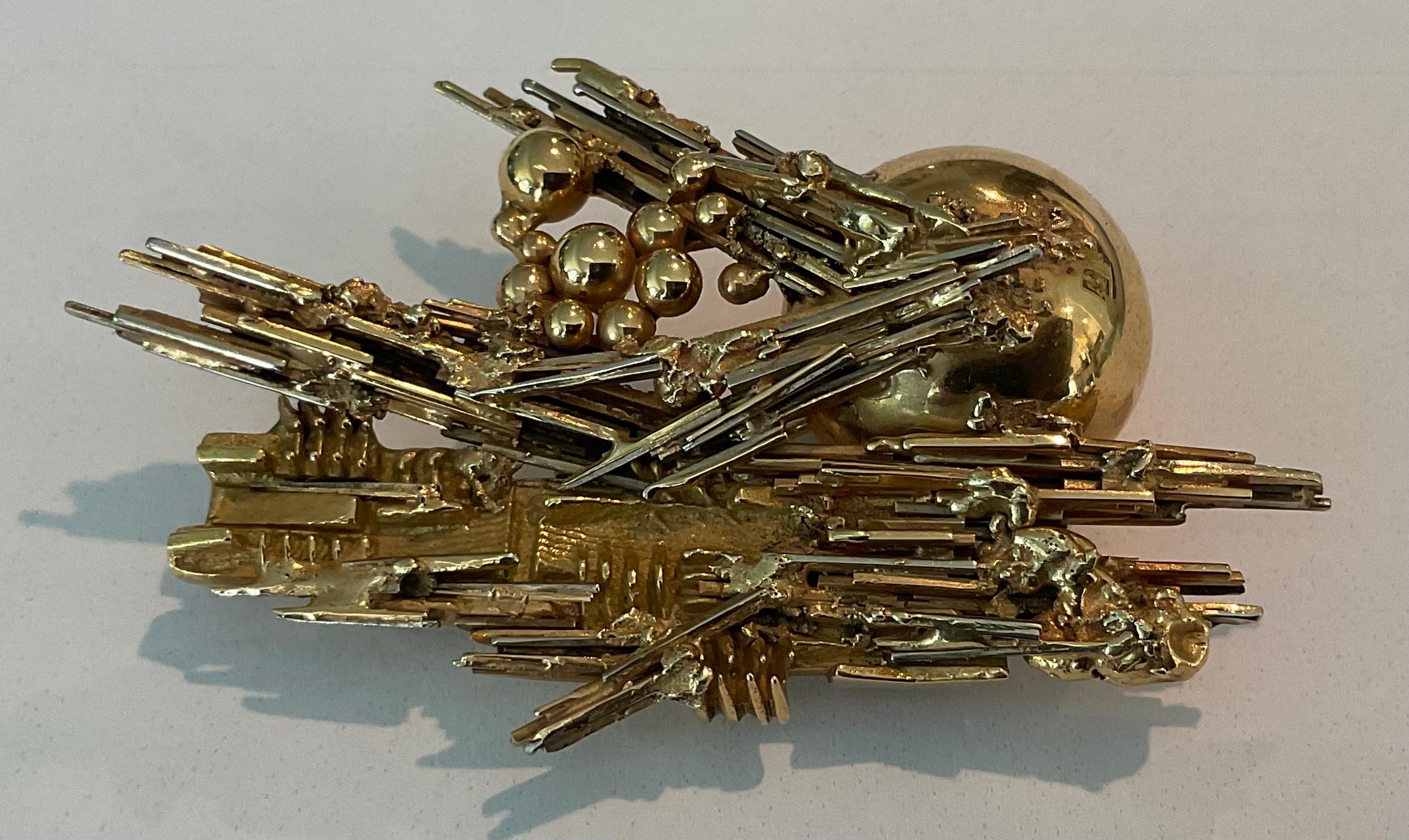 Arnaldo Pomodoro SIGNED 18K gold Sculpture PIN with original box Abstract Art For Sale 4