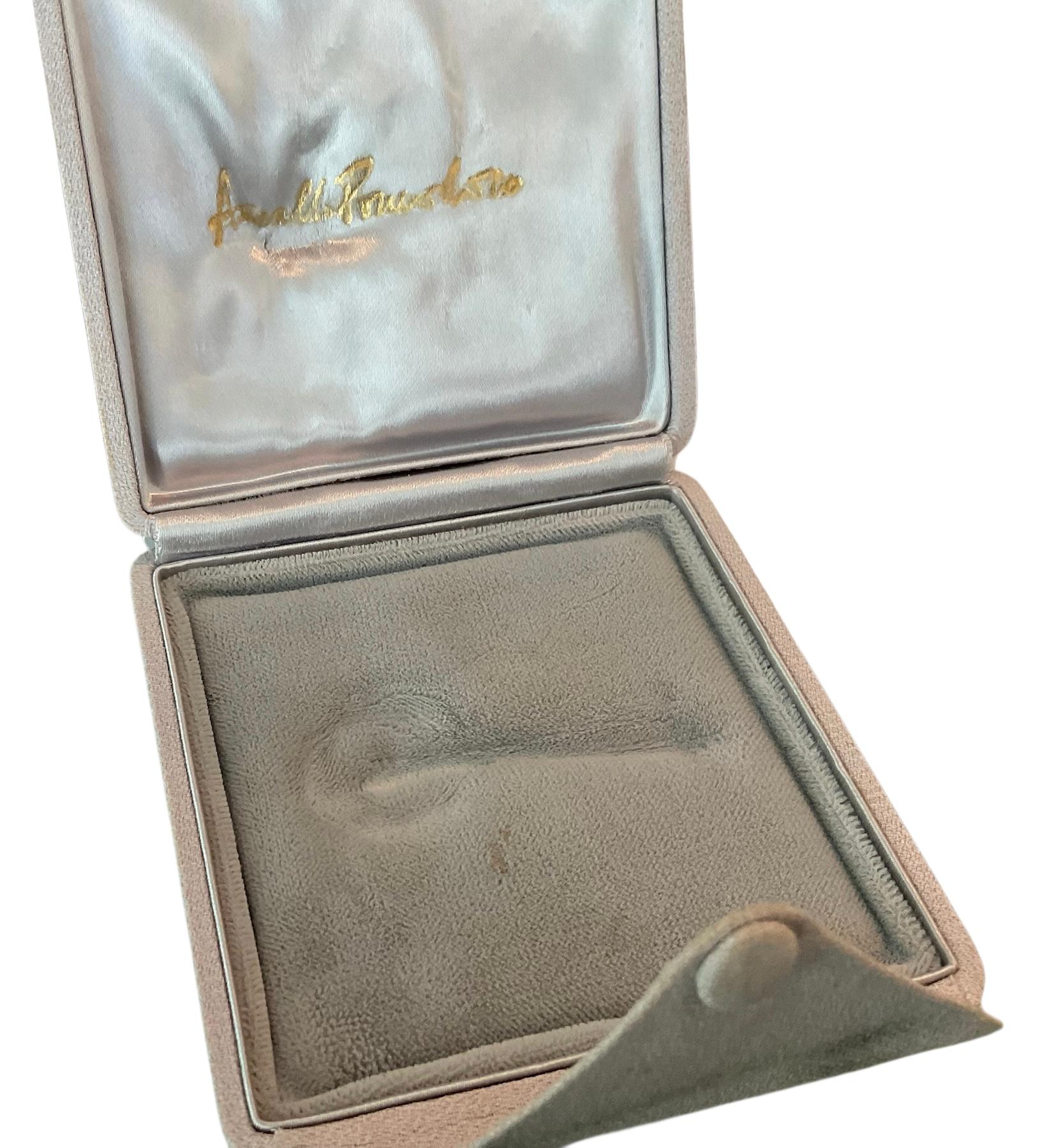 Mid-Century Modern Arnaldo Pomodoro SIGNED 18K gold Sculpture PIN with original box Abstract Art For Sale