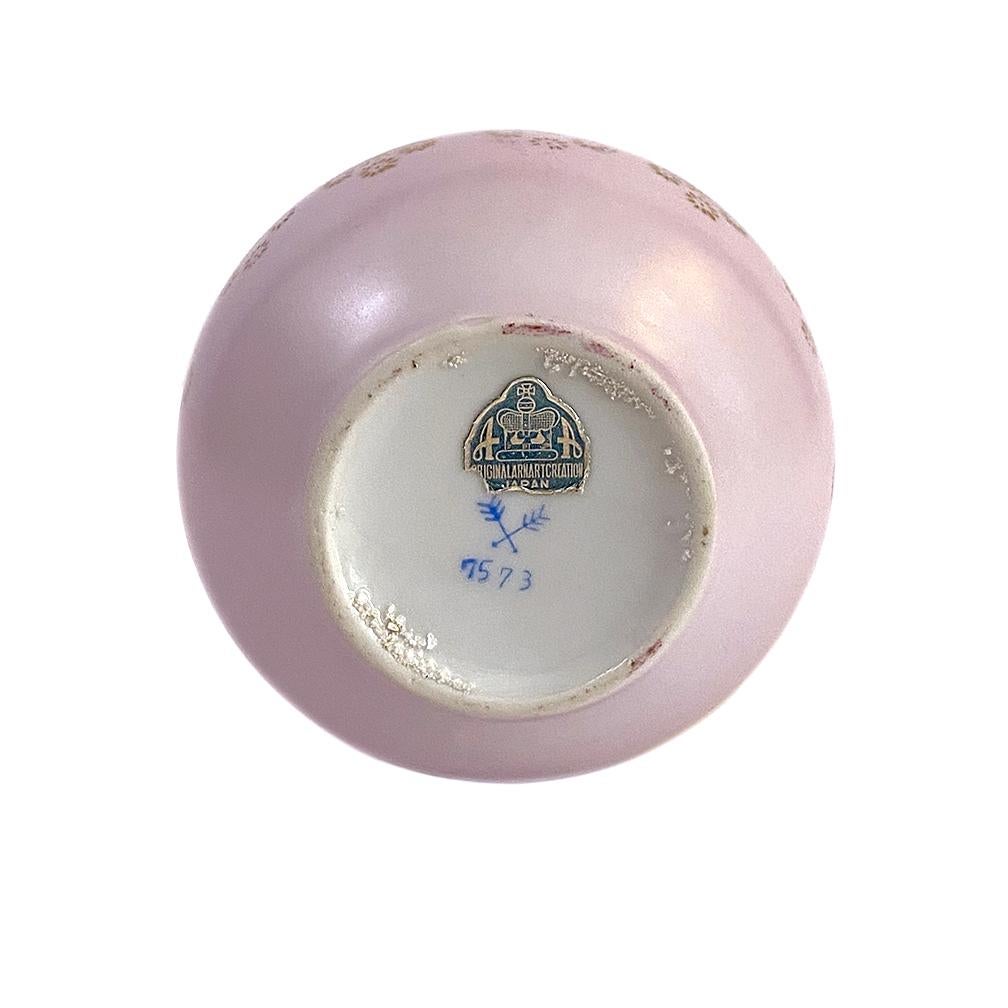 Après-guerre Arnart Bouteille en porcelaine à long col avec bouchon en vente