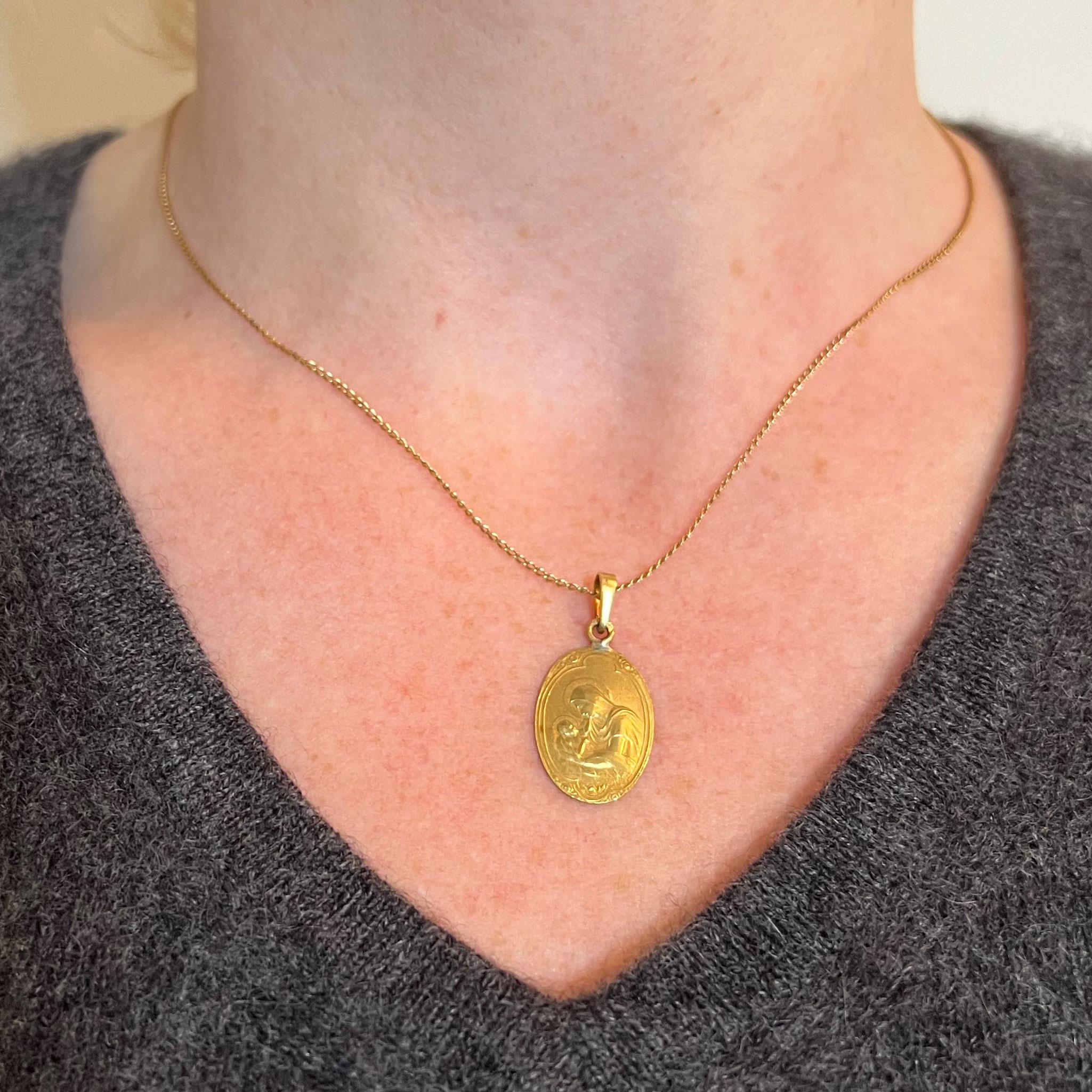 Women's or Men's Arnault Art Nouveau French Madonna and Child 18K Yellow Gold Medal Pendant For Sale