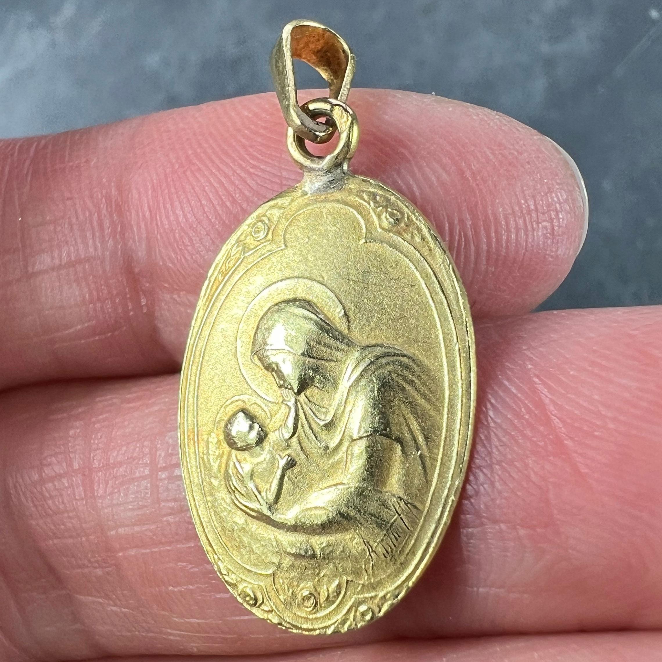Arnault Art Nouveau French Madonna and Child 18K Yellow Gold Medal Pendant For Sale 2