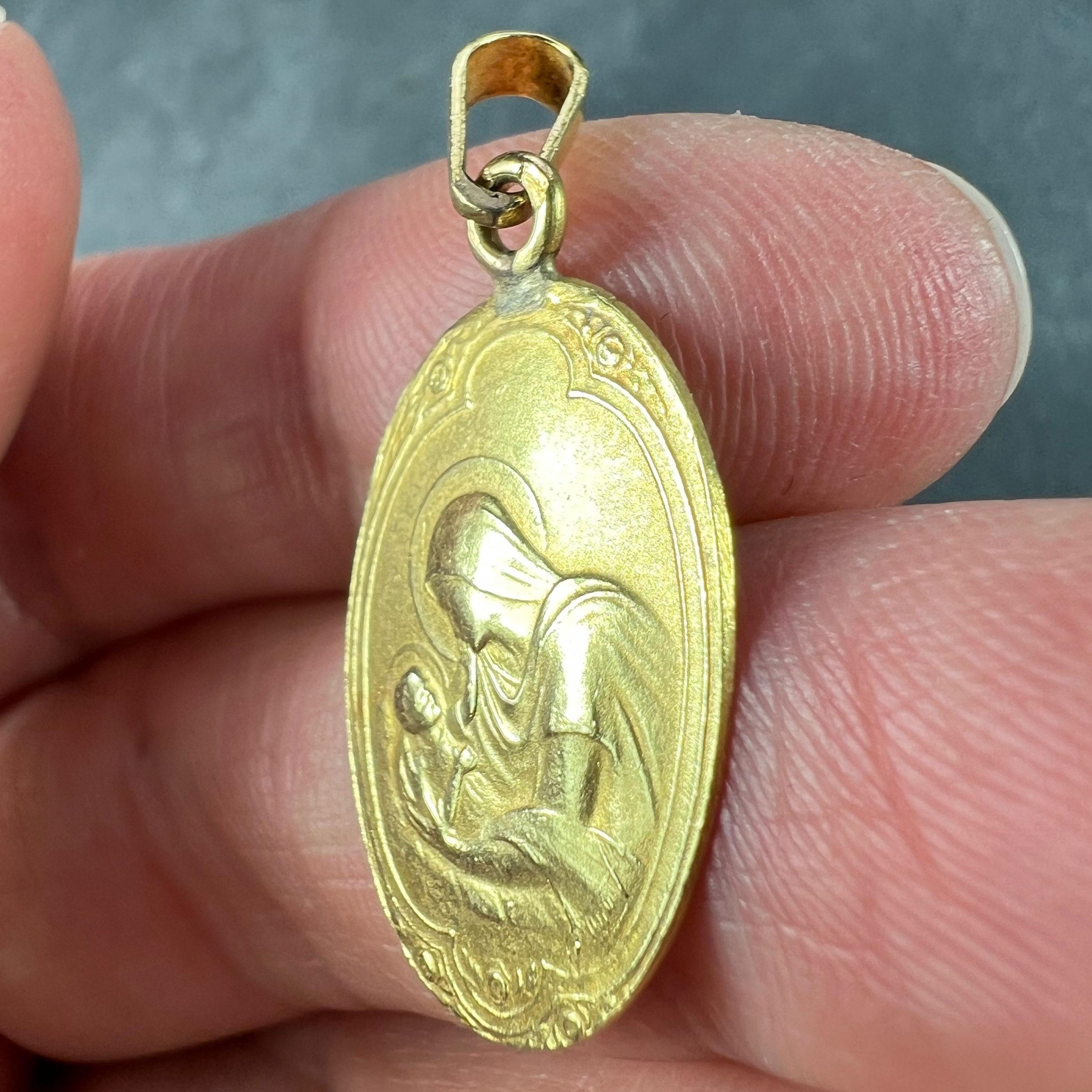 Arnault Art Nouveau French Madonna and Child 18K Yellow Gold Medal Pendant For Sale 3
