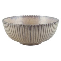 Arne Bang (1901-1983), Denmark. Bowl in glazed ceramic with grooved body.