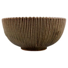 Vintage Arne Bang (1901-1983), Denmark.  Bowl in glazed ceramics with the grooved body