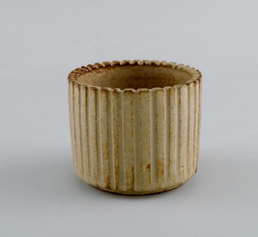 Scandinavian Modern Arne Bang (1901-1983), Denmark. Bowl / vase in glazed ceramics. Mid-20th C. For Sale