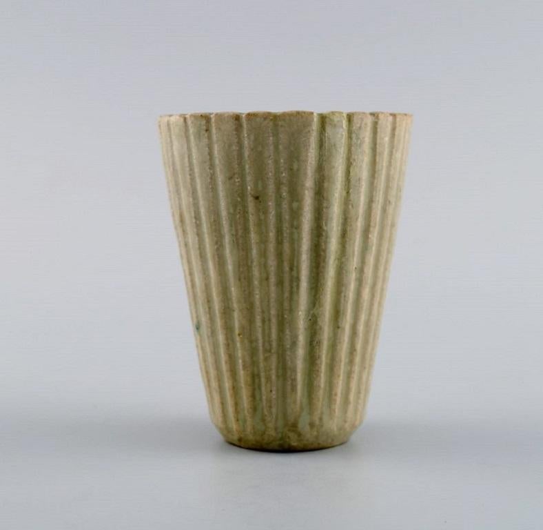 Scandinavian Modern Arne Bang (1901-1983), Denmark. Vase in glazed ceramics. Mid-20th C.
