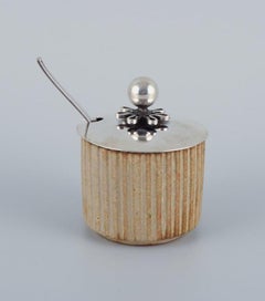 Vaso in ceramica Arne Bang con coperchio in argento Cohr e cucchiaio in argento Sterling Hansen