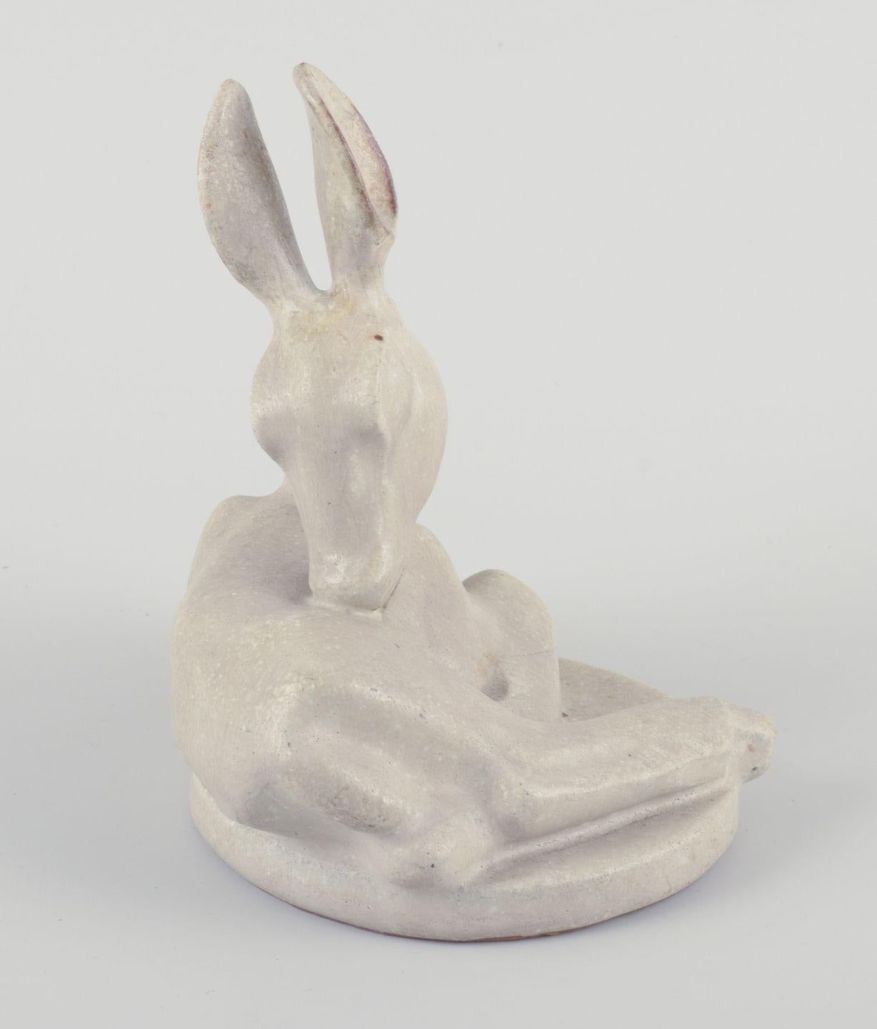I PRODOTTI USATI SONO ESENTI DA TARIFFE DI IMPORTAZIONE PER I CLIENTI STATUNITENSI, BRITANNICI, AUSTRALIANI E CANADESI.   
PERTANTO, AL TUO ACQUISTO NON SI APPLICHERANNO TARIFFE DI IMPORTAZIONE. 

Arne Bang (1901-1983), scultura in ceramica di un