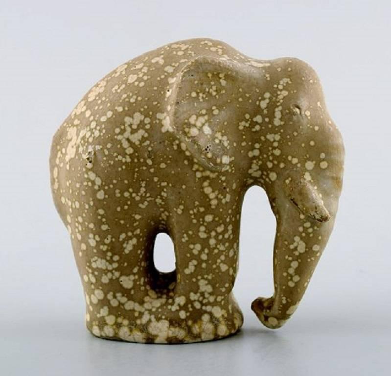 Arne Bang. ceramics, rare elephant.
Stamped AB 309.
Beautiful eggshell glaze.
In perfect condition.
Measures: 9.5 x 9 cm.