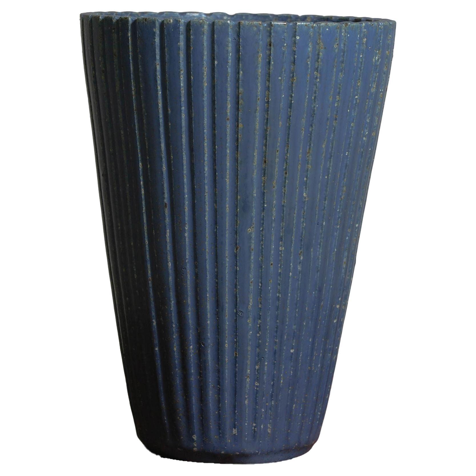 Dänische Steingut-Keramikvase in Blau von Arne Bang im Angebot