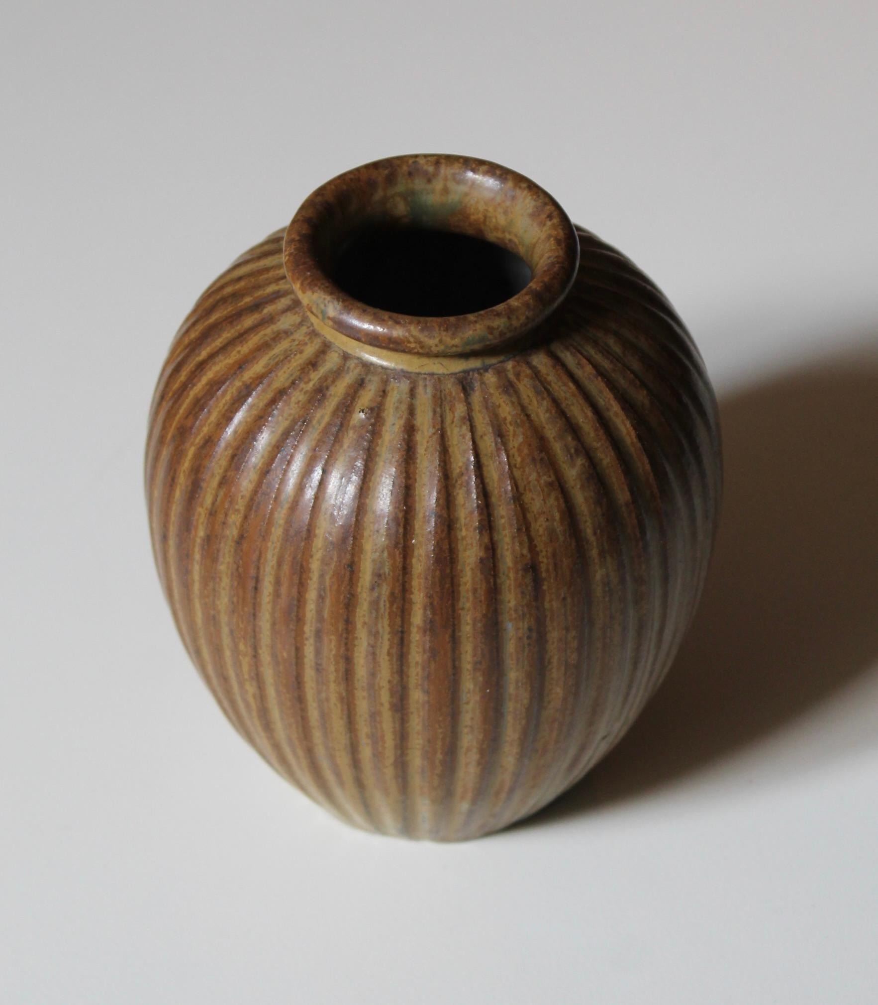 Danish Arne Bang, Fluted Vase, Brown Glazed Stoneware, Denmark, 1940s For Sale