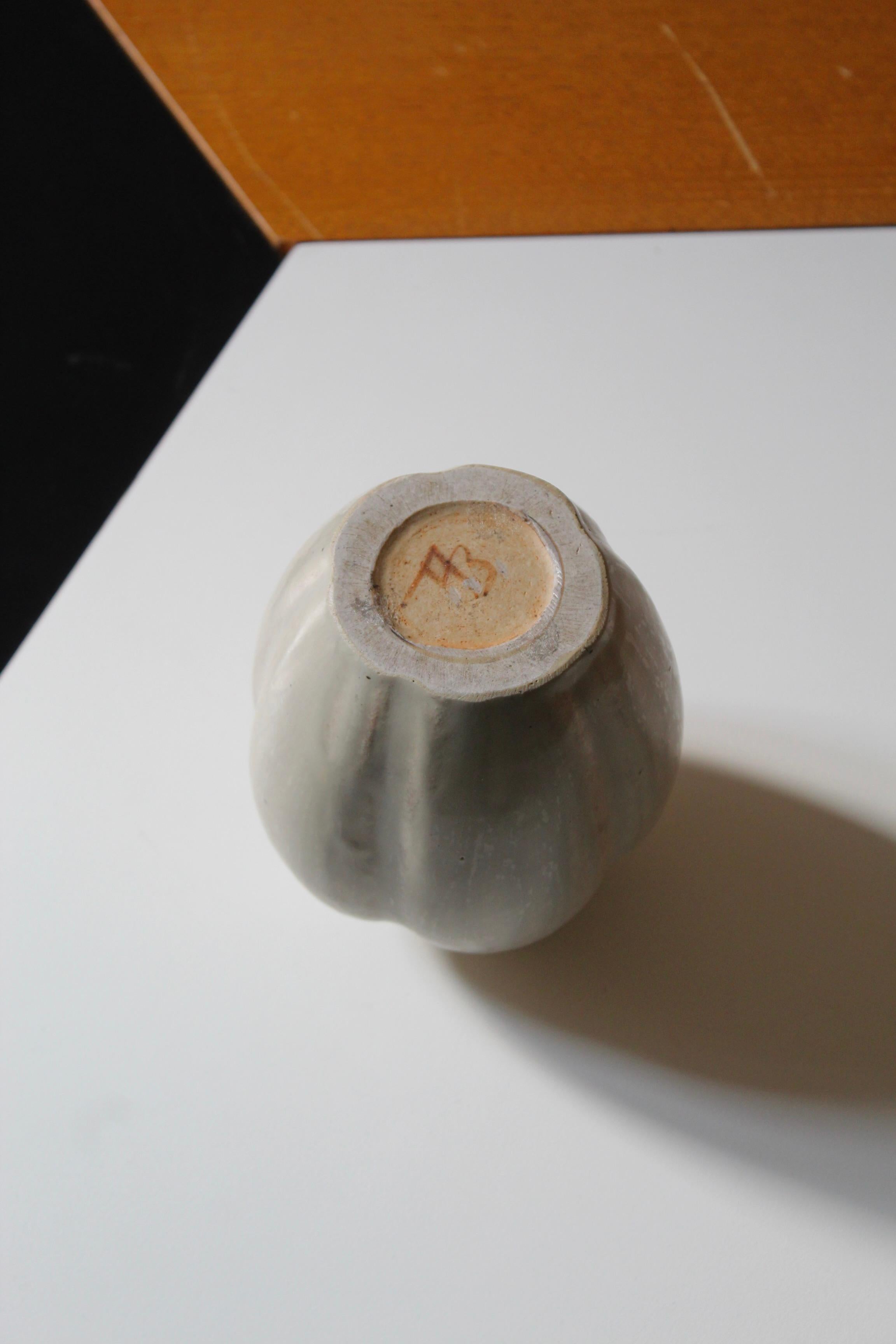 Mid-20th Century Arne Bang, Fluted Vase, Grey Glazed Stoneware, Denmark, 1940s For Sale