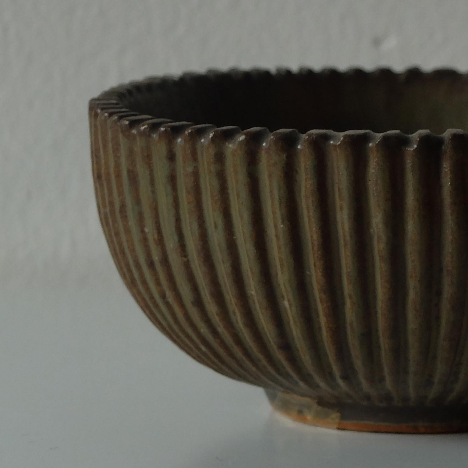 Scandinavian Modern Arne Bang for Royal Copenhagen, Ribbed Ceramic Bowl, 1940s For Sale