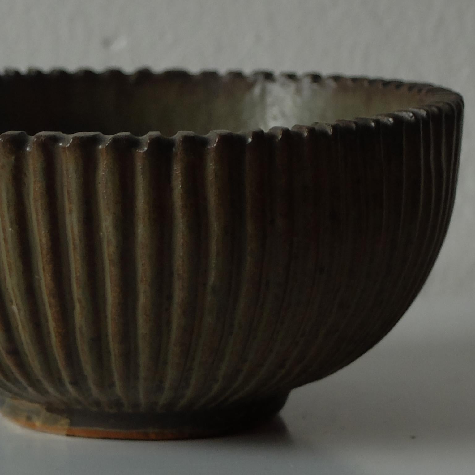 Scandinavian Modern Arne Bang for Royal Copenhagen, Ribbed Ceramic Bowl, 1940s For Sale