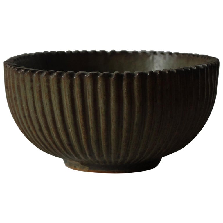 Arne Bang for Royal Copenhagen, Ribbed Ceramic Bowl, 1940s For Sale