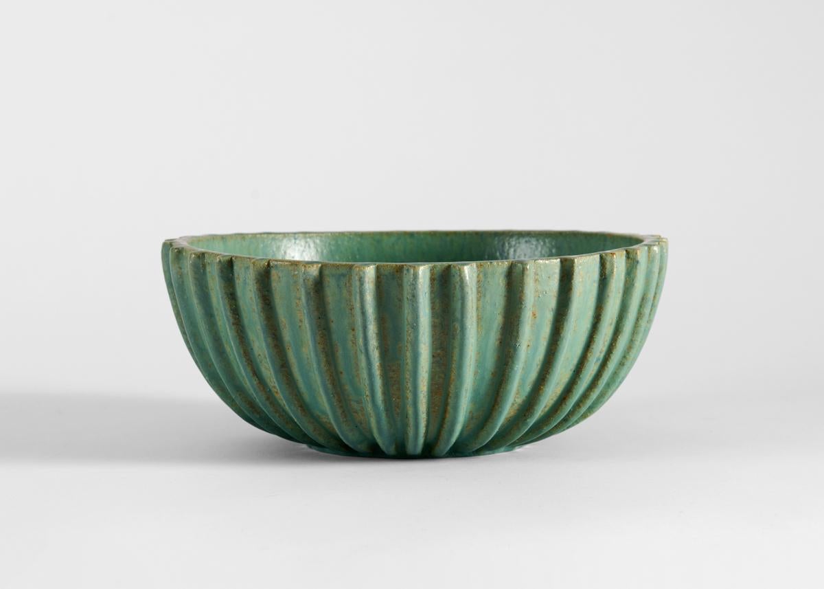 Arne Bang, Green Glazed Ribbed Ceramic Bowl, Denmark, 1930s Danés en venta
