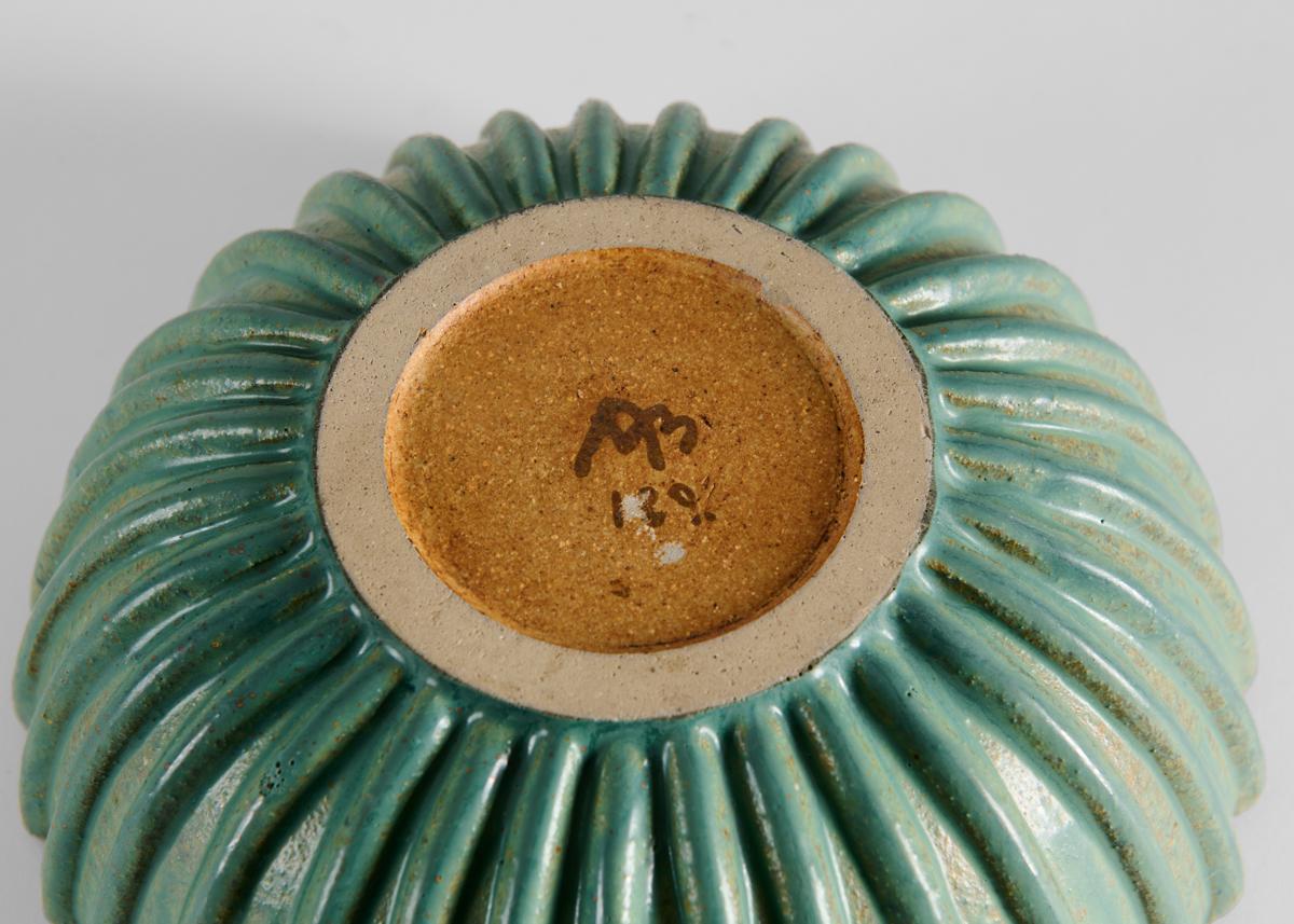 Arne Bang, Green Glazed Ribbed Ceramic Bowl, Denmark, 1930s Glaseado en venta