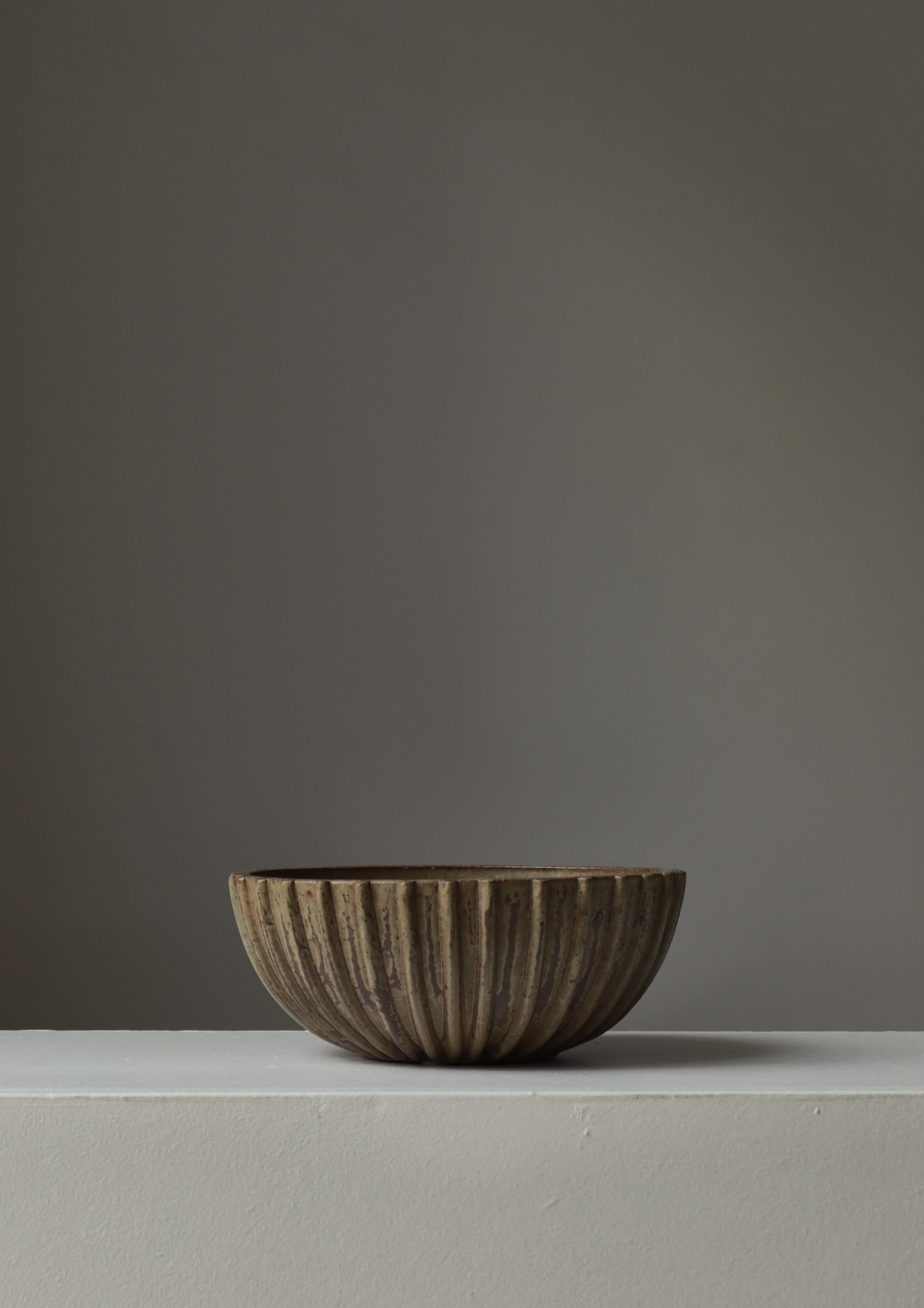 Danish Arne Bang Large Art Deco Stoneware Bowl no. 189, Own Studio, 1930s, Denmark For Sale