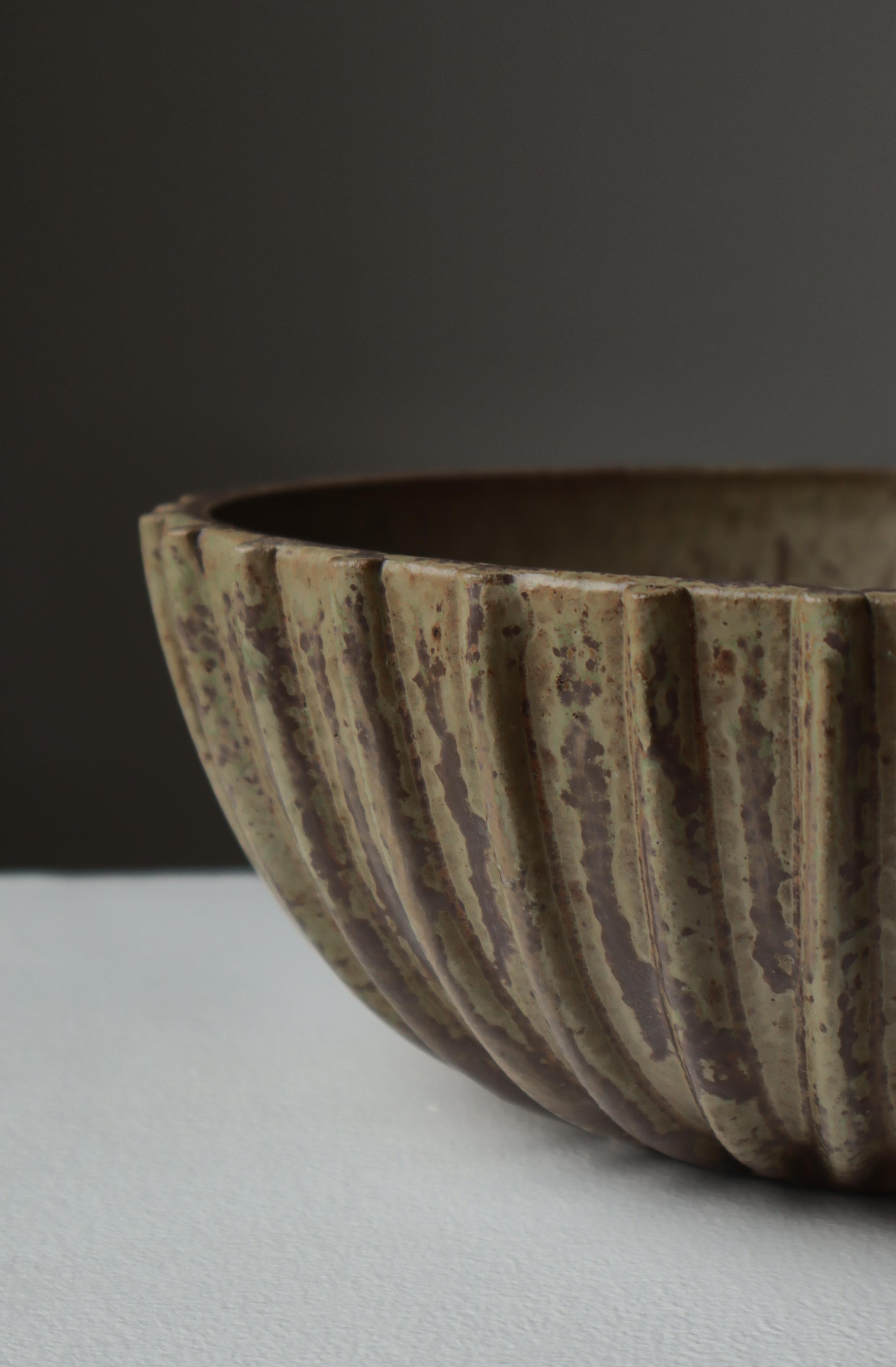 Arne Bang Large Art Deco Stoneware Bowl no. 189, Own Studio, 1930s, Denmark In Good Condition For Sale In Odense, DK