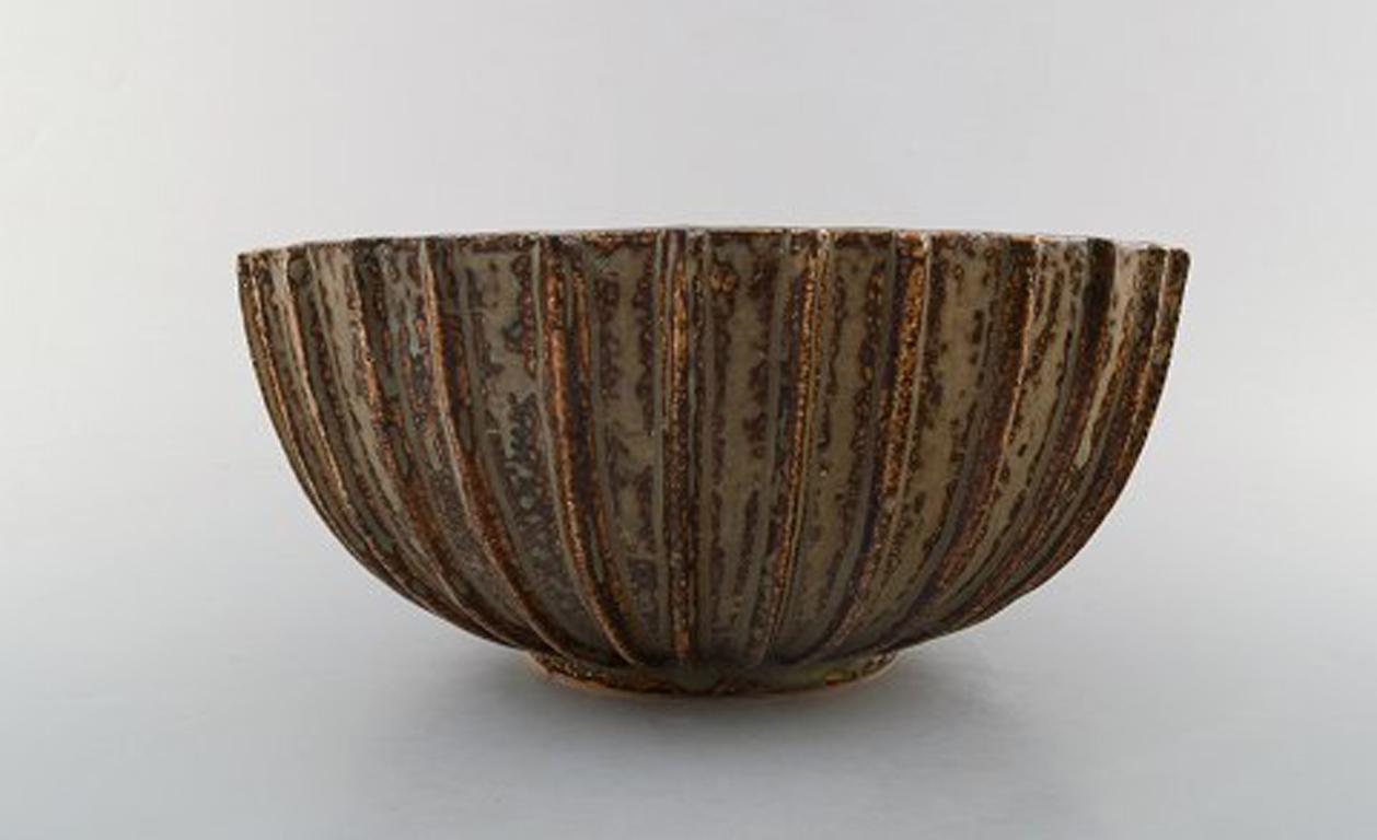 Scandinavian Modern Arne Bang, Large Bowl with Fluted Corpus Decorated with Brown Speckled Glaze