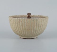 Arne Bang, Lidded Jar / Bowl in Fluted Design in Sand-Colored Glaze