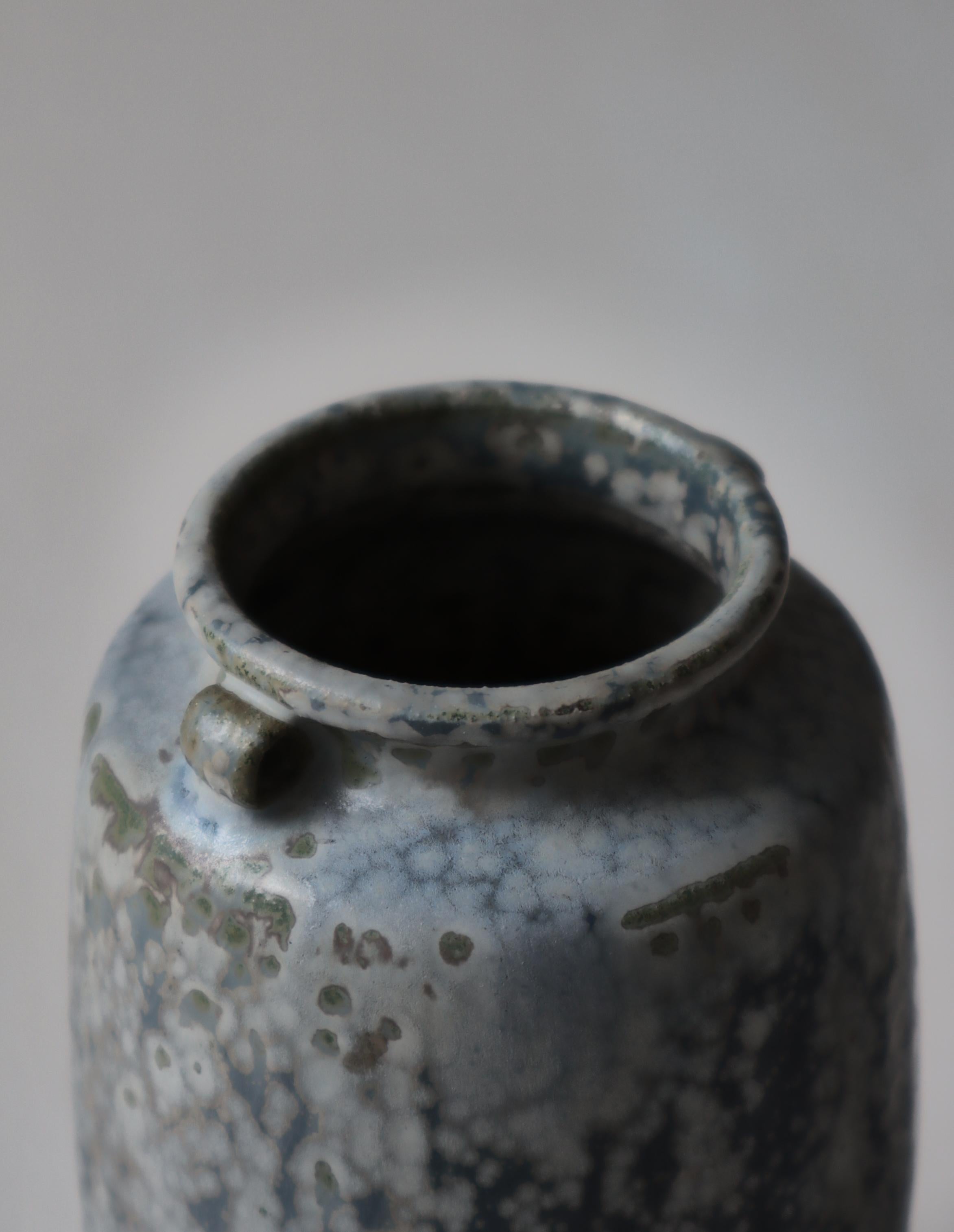 Vernissé Vase Art déco en grès moucheté bleu clair Arne Bang, années 1930 en vente