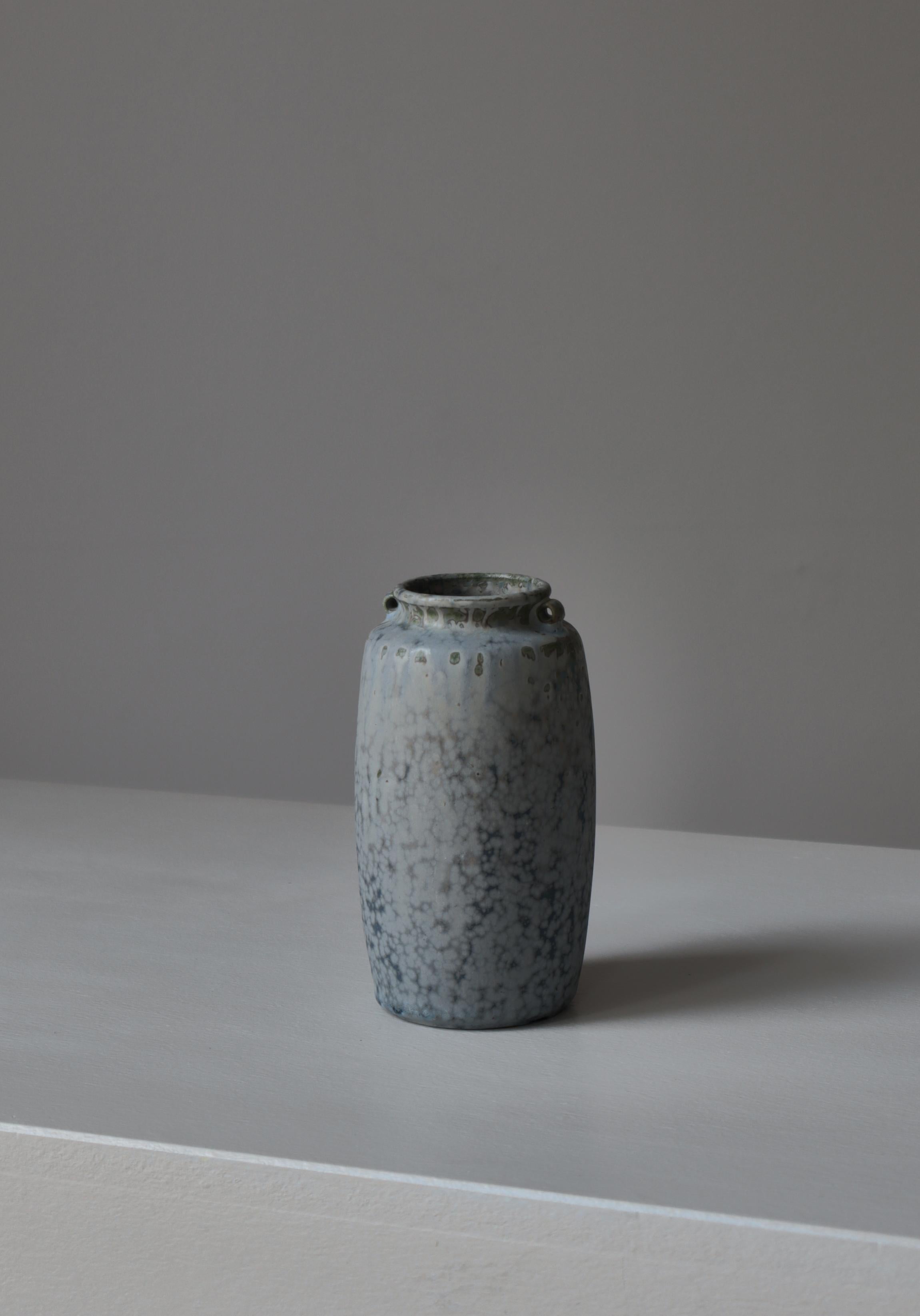 Grès Vase Art déco en grès moucheté bleu clair Arne Bang, années 1930 en vente