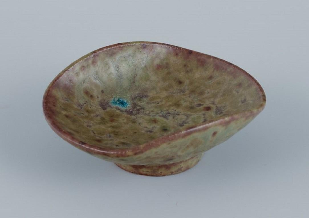 Scandinavian Modern Arne Bang, Miniature Bowl with Glaze in Green-Brown Shades, 1940-1950s For Sale